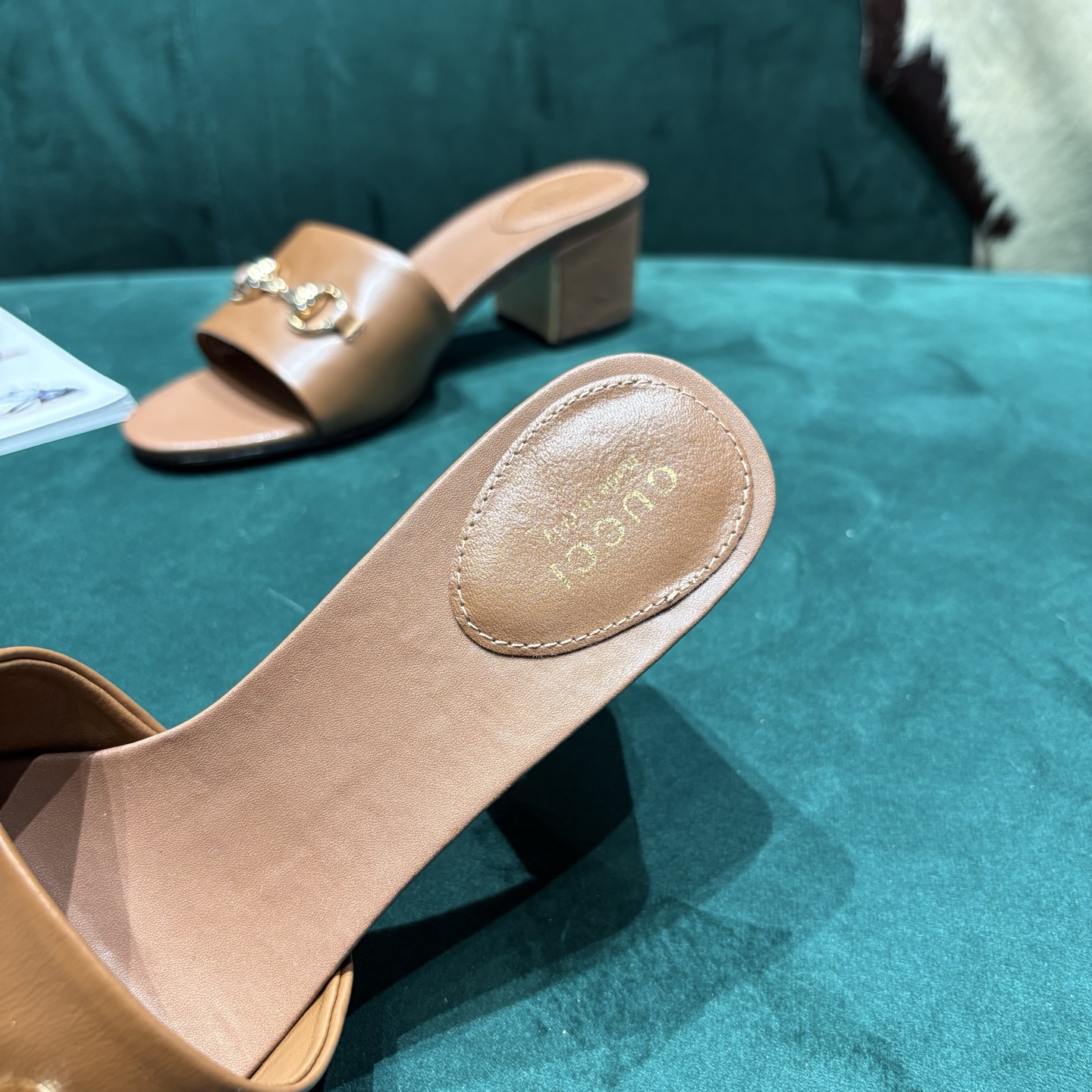 Gucci Style Red Leather Women's Shoes style reference detail image 6 from source 784654