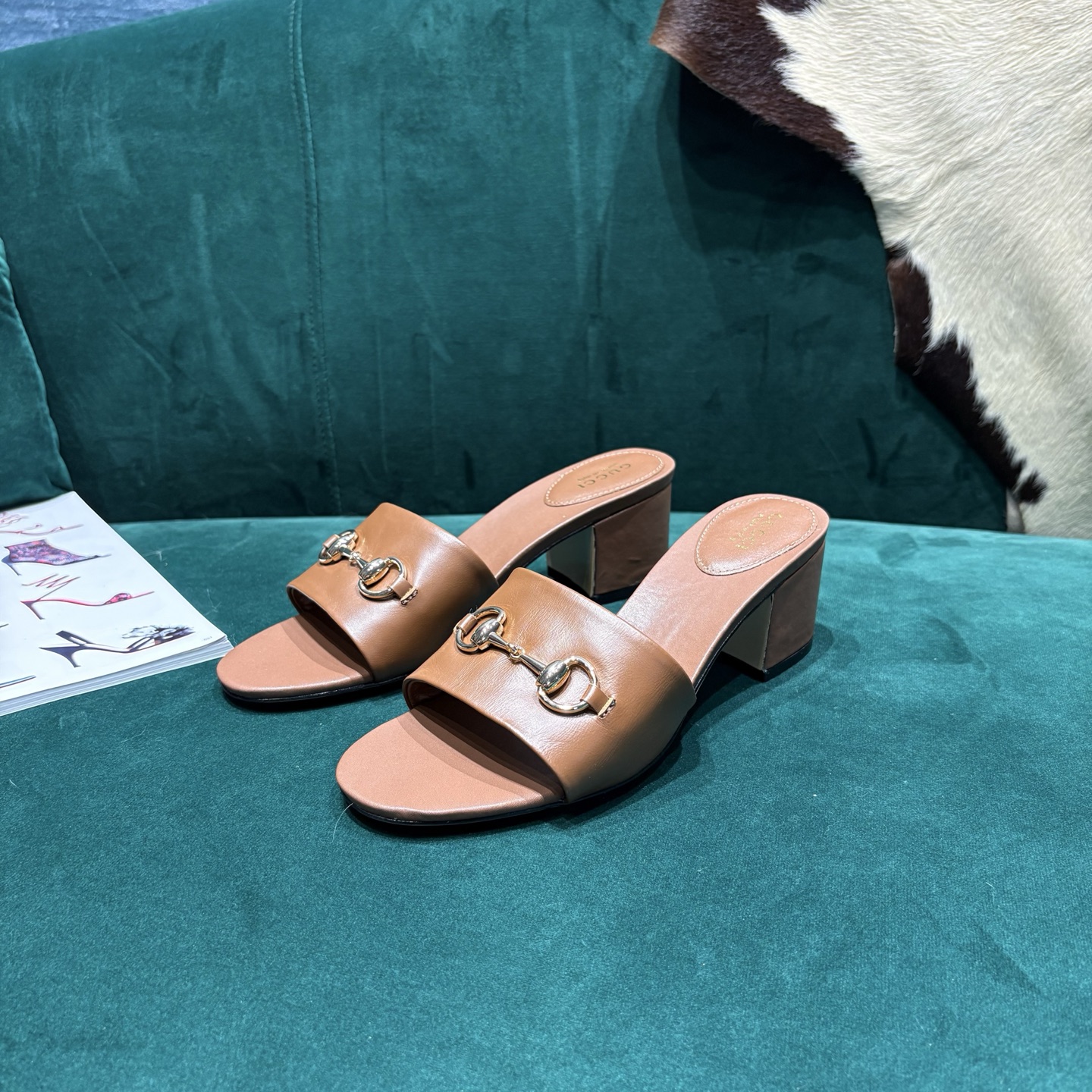 Gucci Style Red Leather Women's Shoes style reference detail image 3 from source 784654
