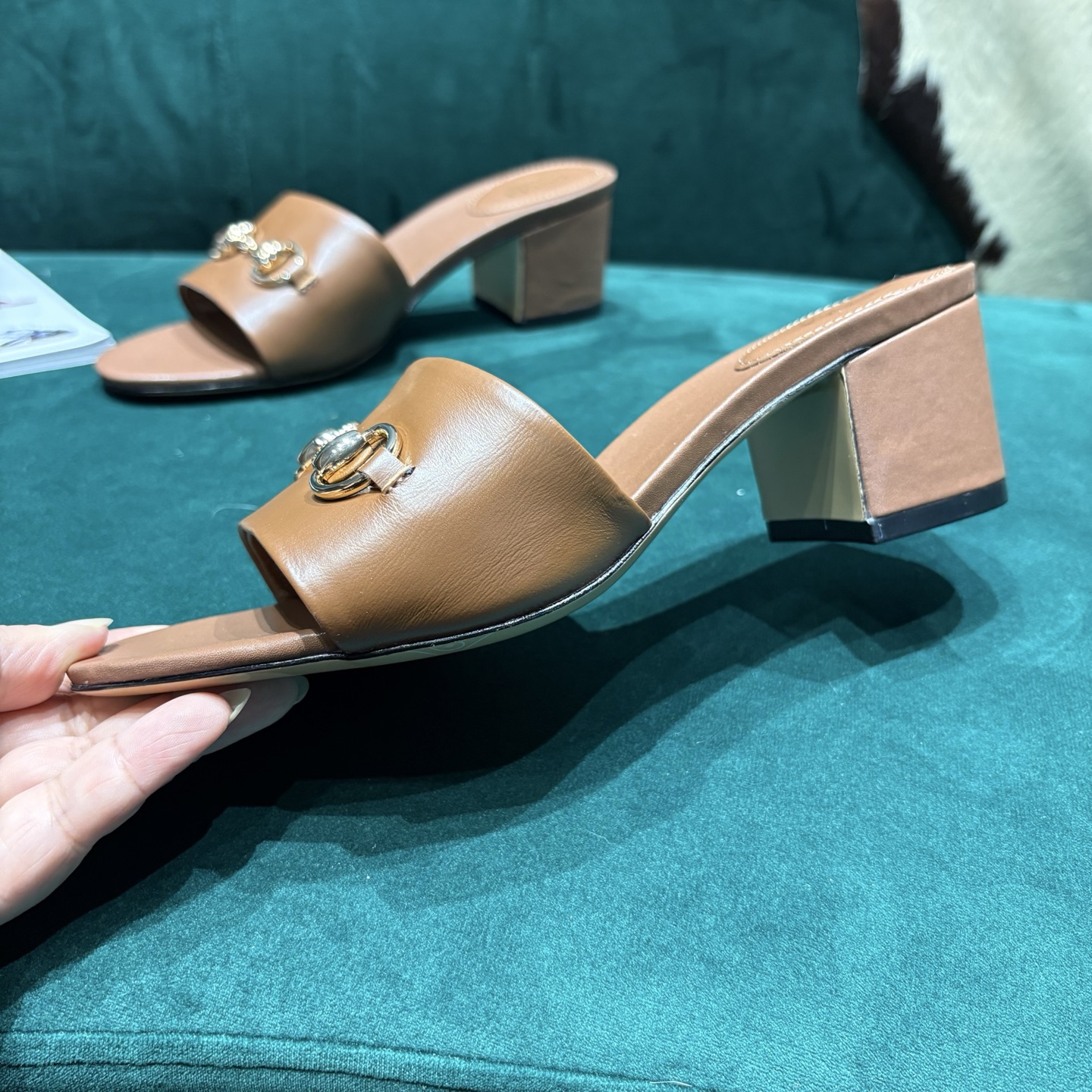 Gucci Style Red Leather Women's Shoes style reference detail image 4 from source 784654