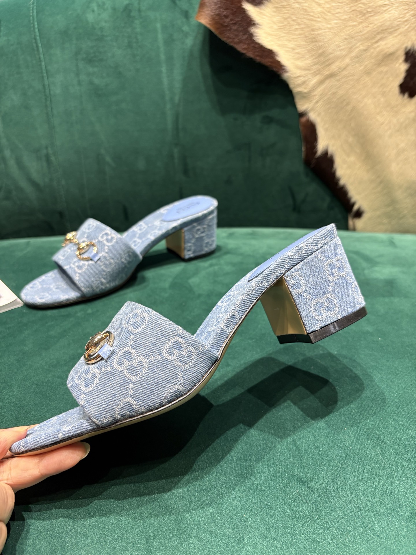 Gucci Style Red Leather Women's Shoes style reference detail image 4 from source 784657