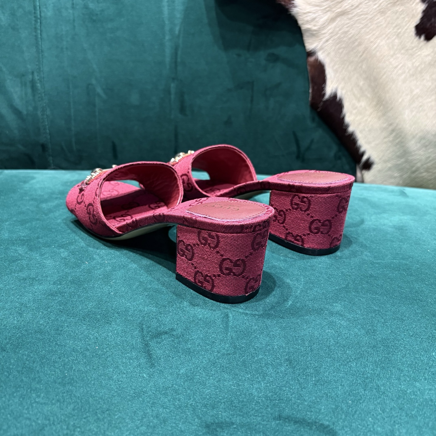 Gucci Style Red Leather Women's Shoes style reference detail image 7 from source 784658