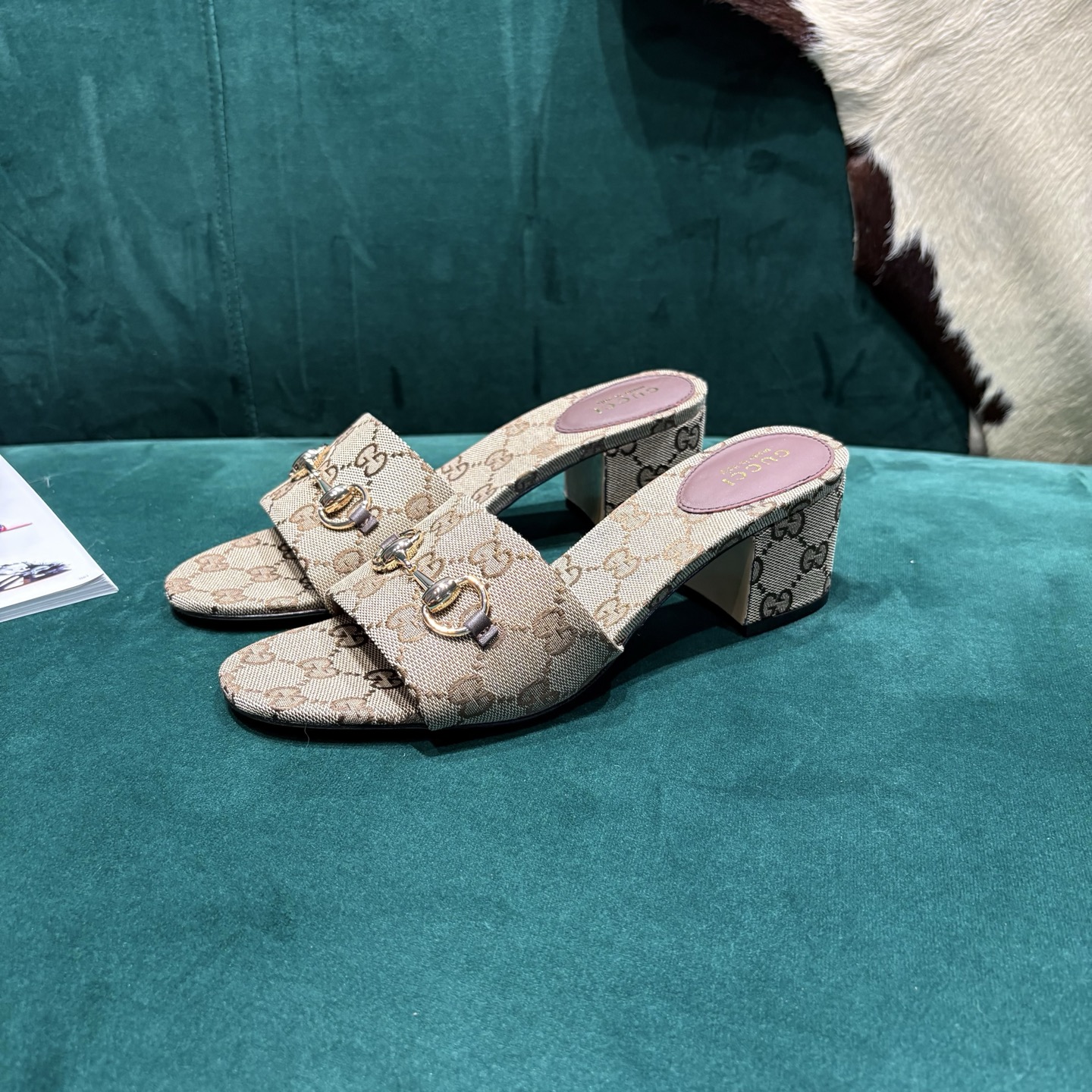 Gucci Style Red Leather Women's Shoes style reference detail image 3 from source 784659