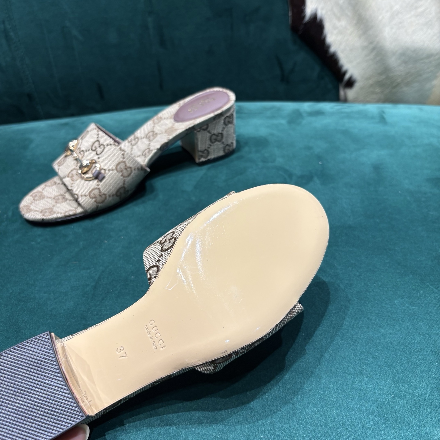 Gucci Style Red Leather Women's Shoes style reference detail image 6 from source 784659
