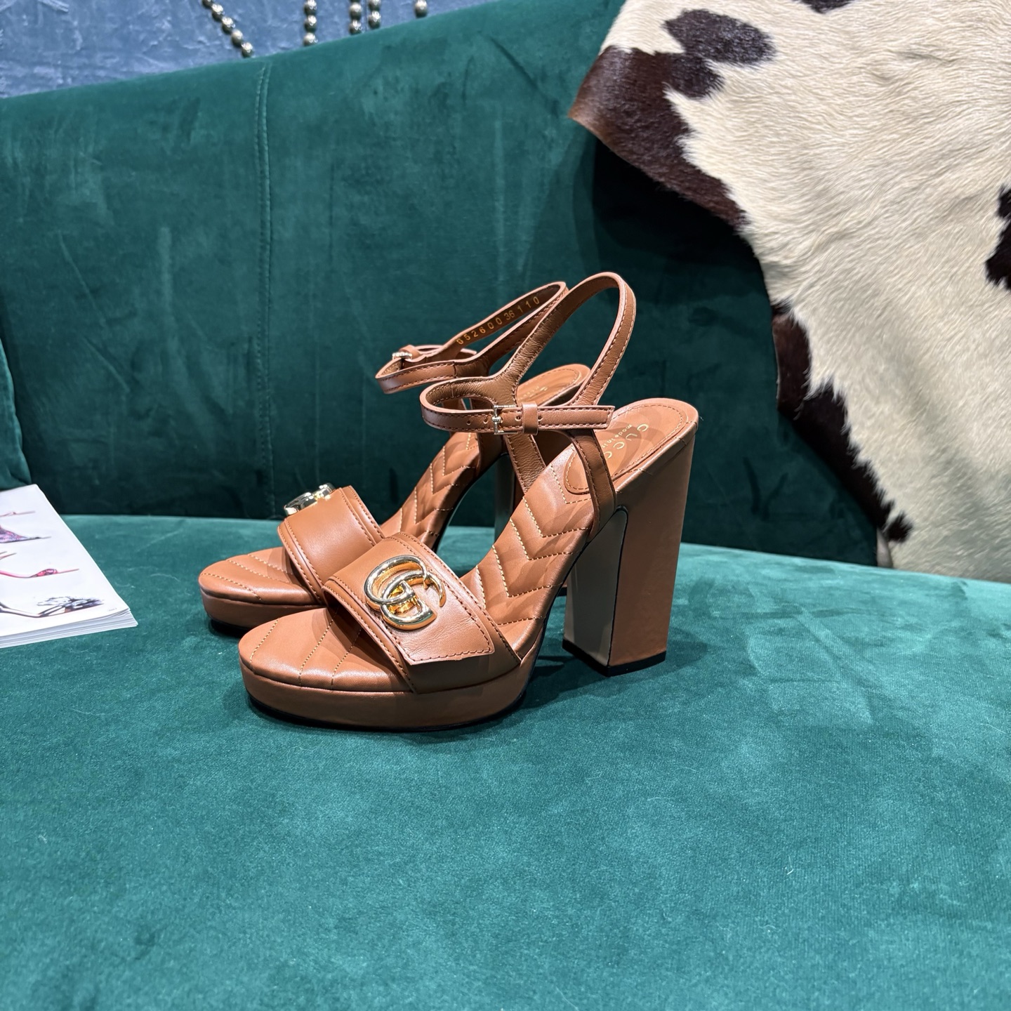 Gucci Style Red Leather Women's Shoes style reference detail image 3 from source 784662
