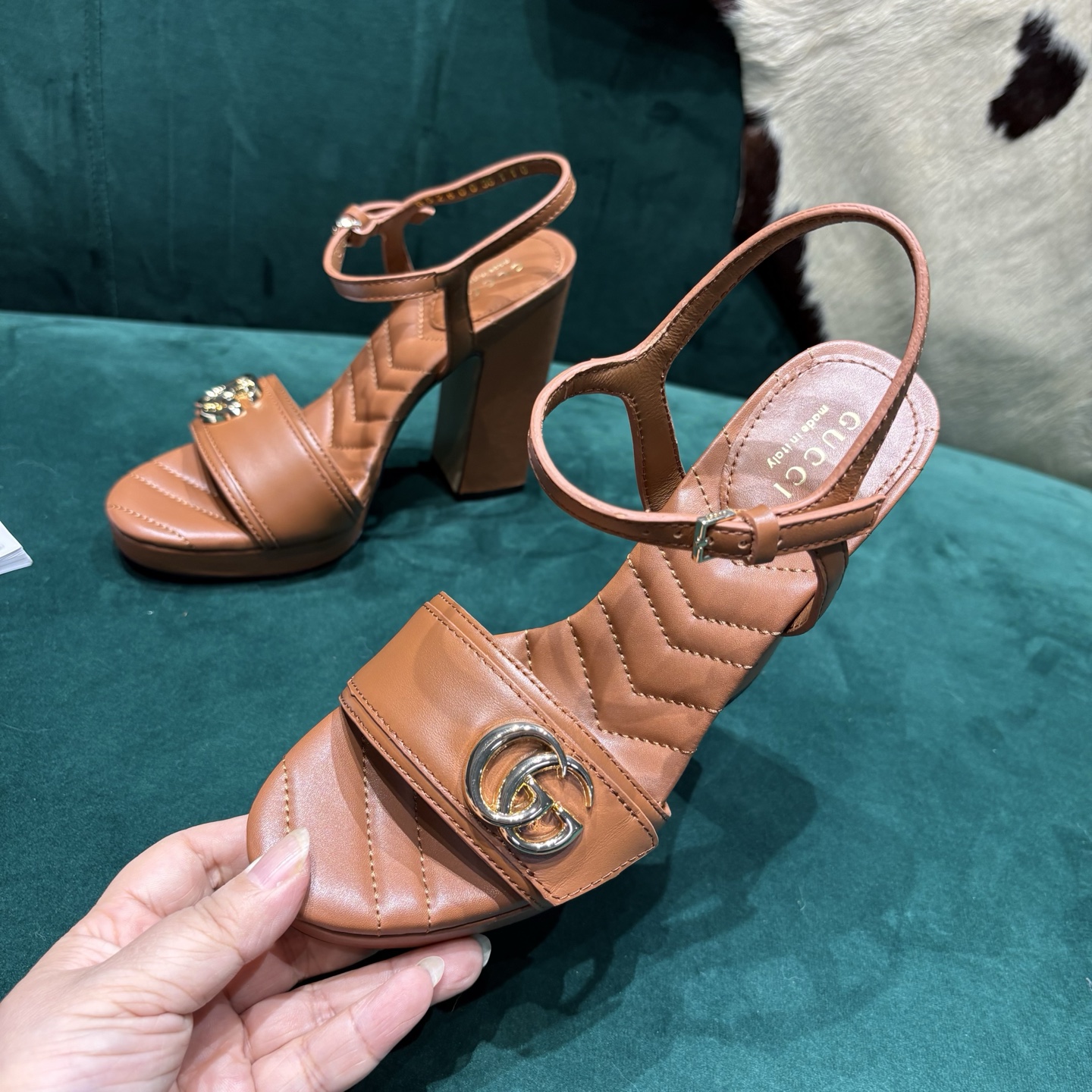 Gucci Style Red Leather Women's Shoes style reference detail image 5 from source 784662