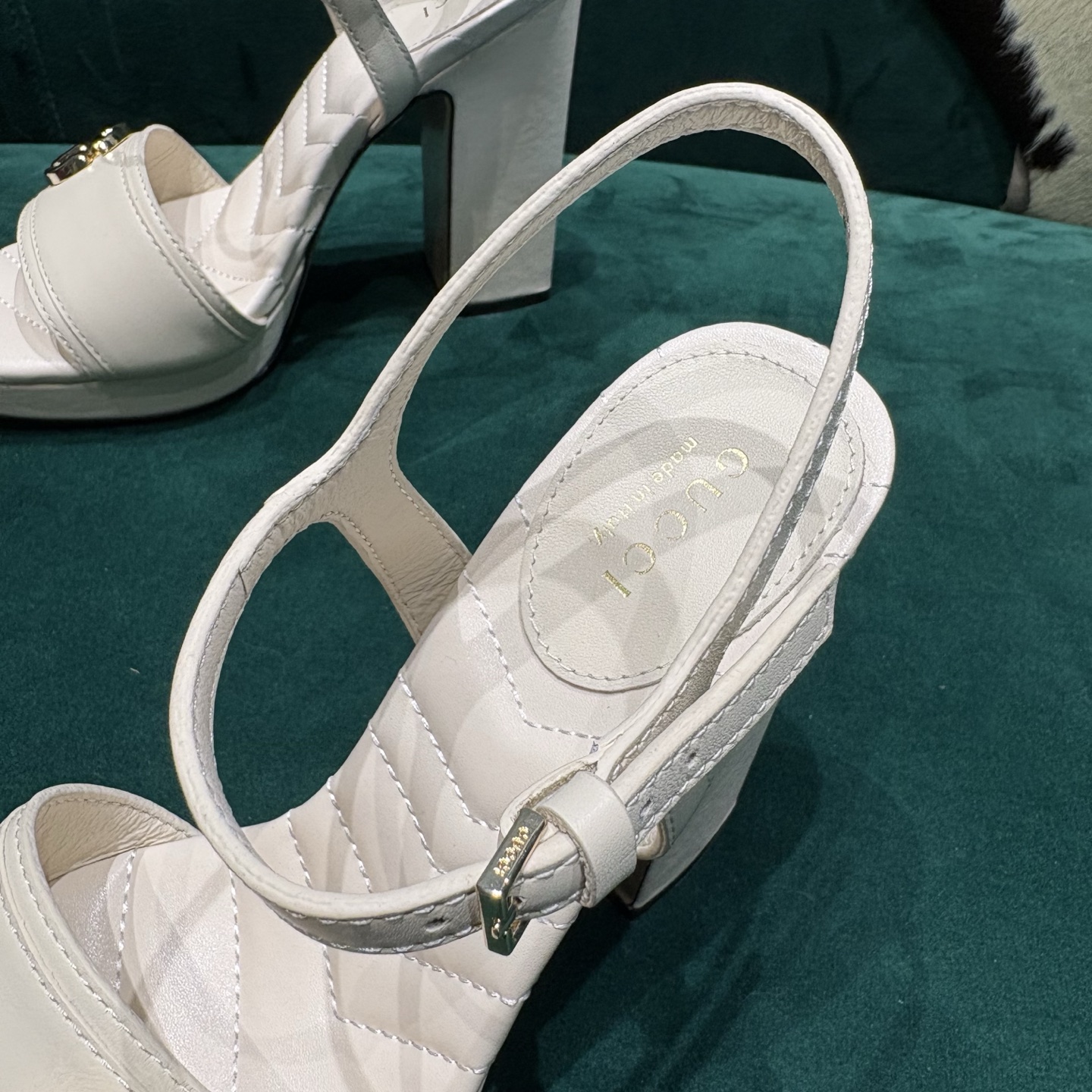 Gucci Style Red Leather Women's Shoes style reference detail image 9 from source 784663