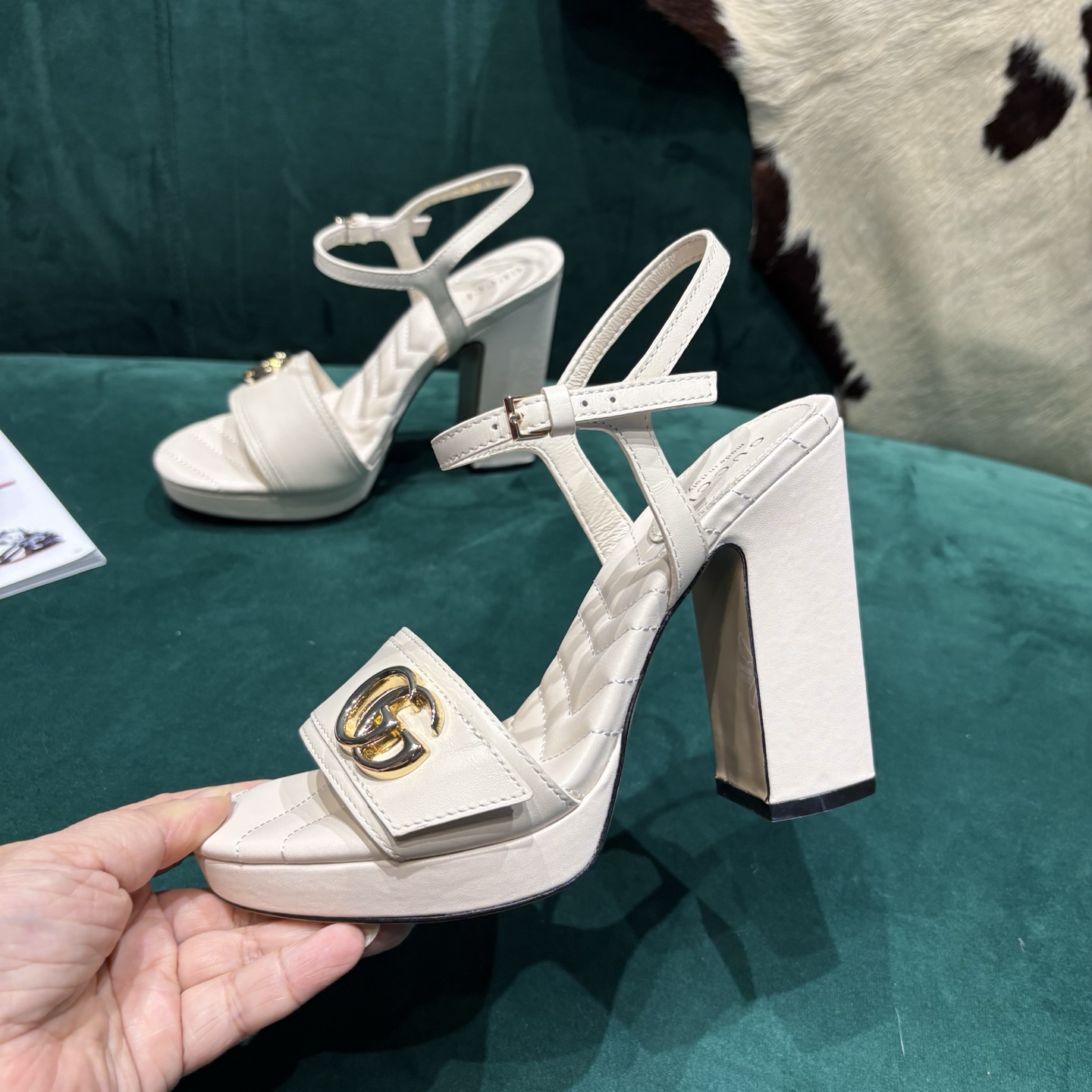 Gucci Style Red Leather Women's Shoes style reference detail image 4 from source 784663