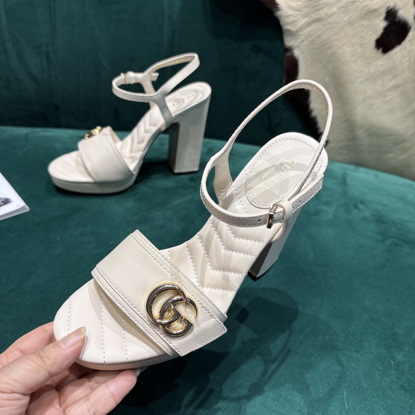 Gucci Style Red Leather Women's Shoes style reference detail image 5 from source 784663