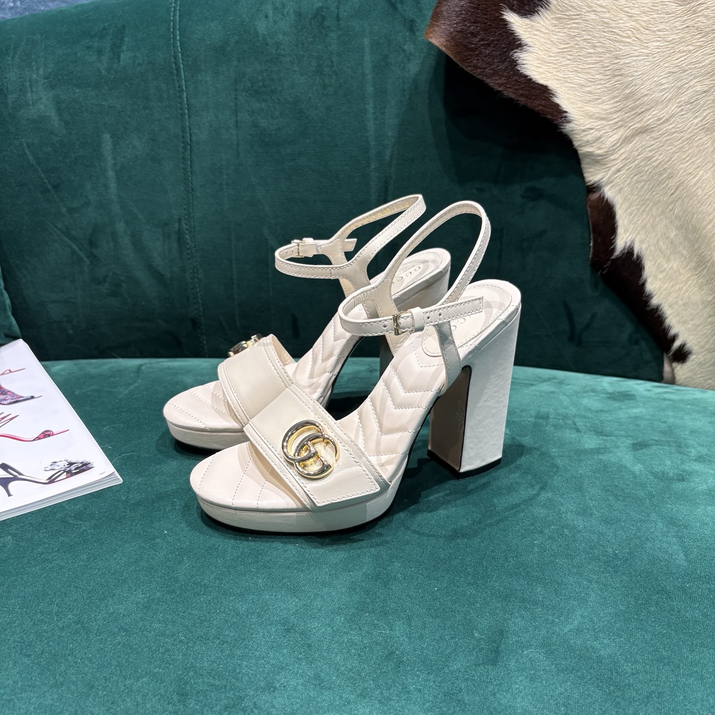 Gucci Style Red Leather Women's Shoes style reference detail image 3 from source 784663