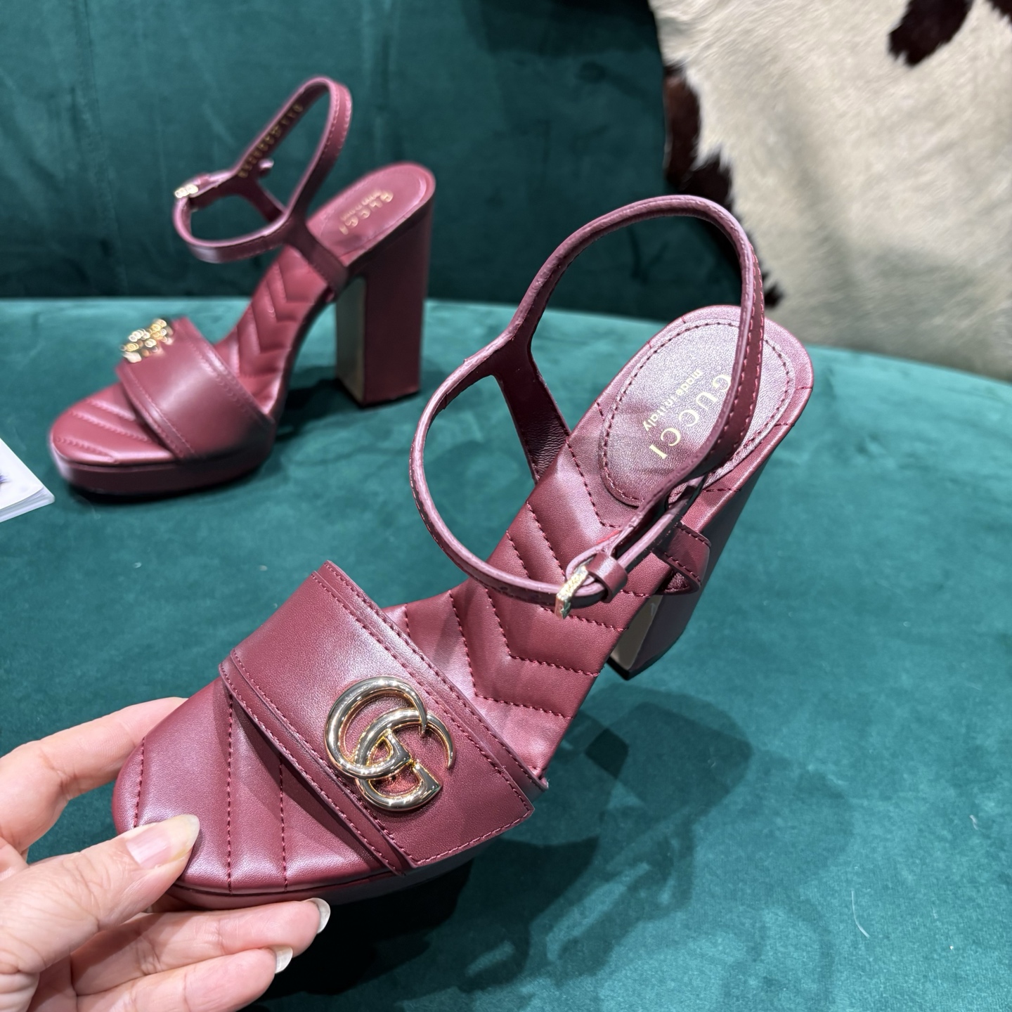 Gucci Style Red Leather Women's Shoes style reference detail image 5 from source 784664