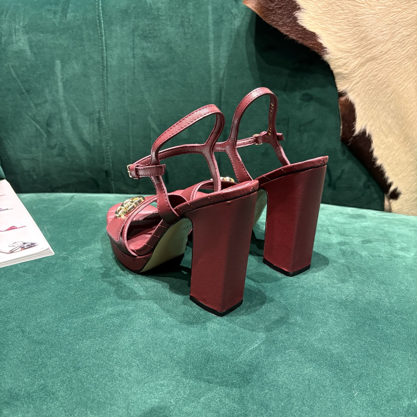 Gucci Style Red Leather Women's Shoes style reference detail image 7 from source 784664