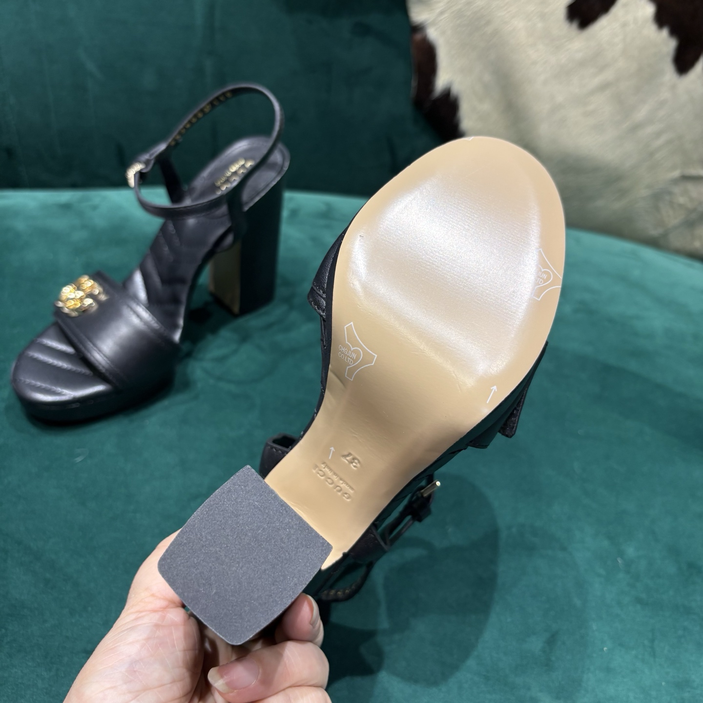 Gucci Style Red Leather Women's Shoes style reference detail image 7 from source 784665