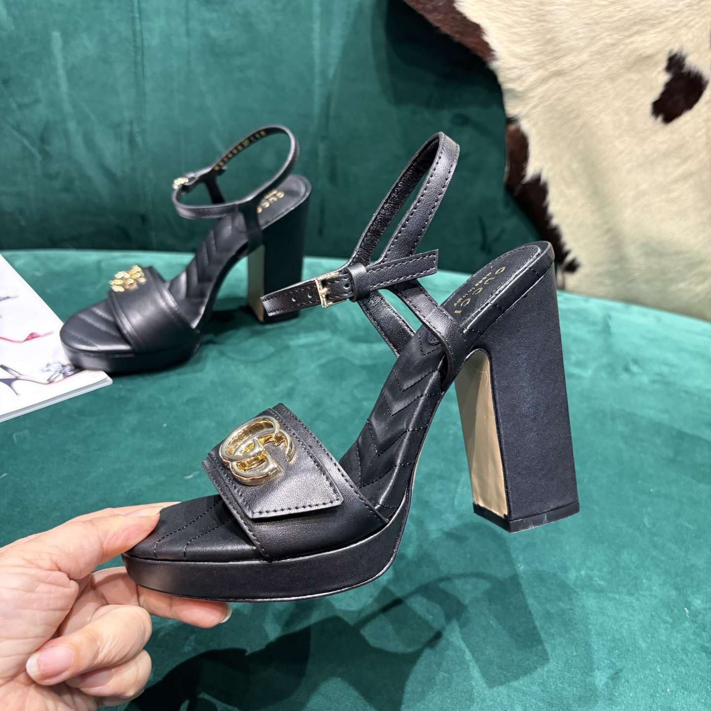 Gucci Style Red Leather Women's Shoes style reference detail image 4 from source 784665