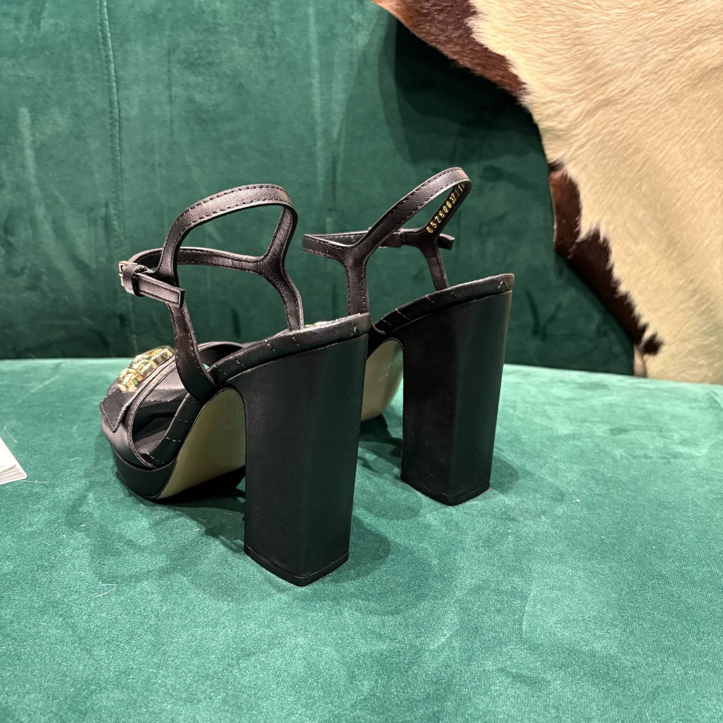 Gucci Style Red Leather Women's Shoes style reference detail image 6 from source 784665