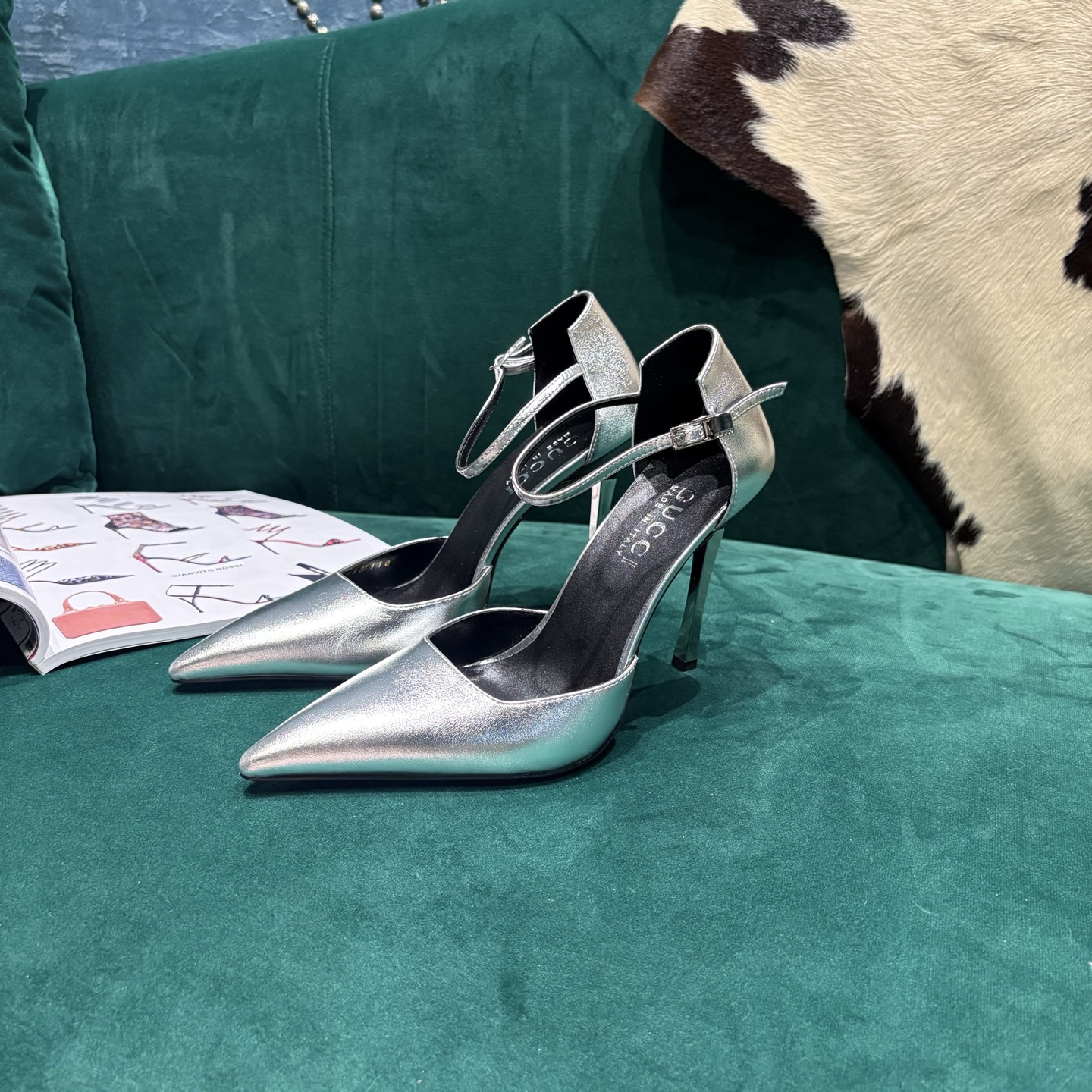 Gucci Style Leather Women's Shoes style reference detail image 3 from source 784666