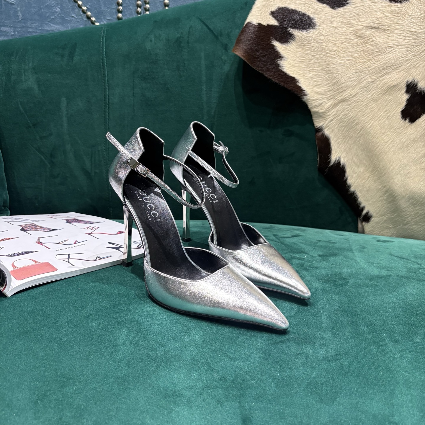 Gucci Style Leather Women's Shoes style reference detail image 2 from source 784666