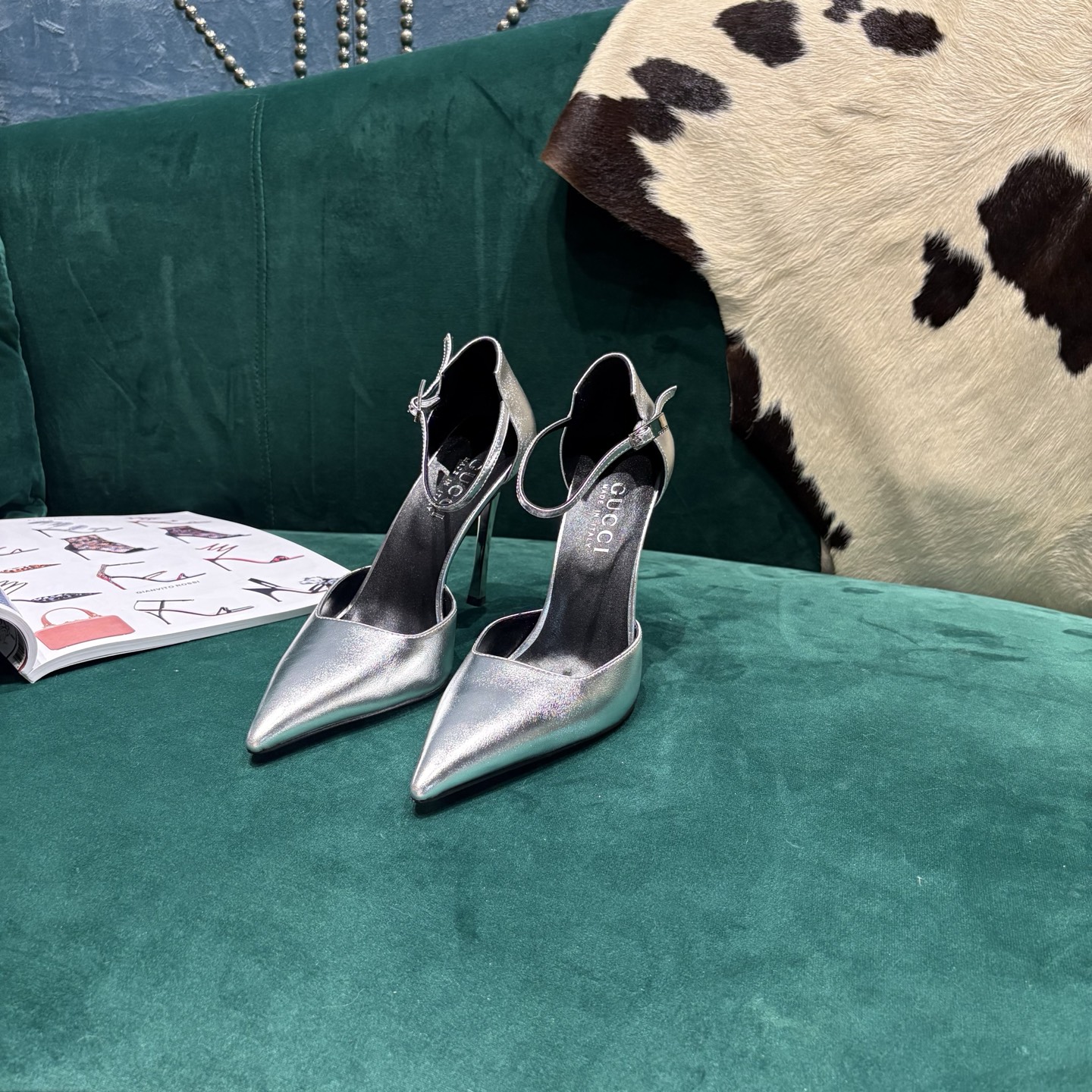 Gucci Style Leather Women's Shoes style reference detail image 1 from source 784666