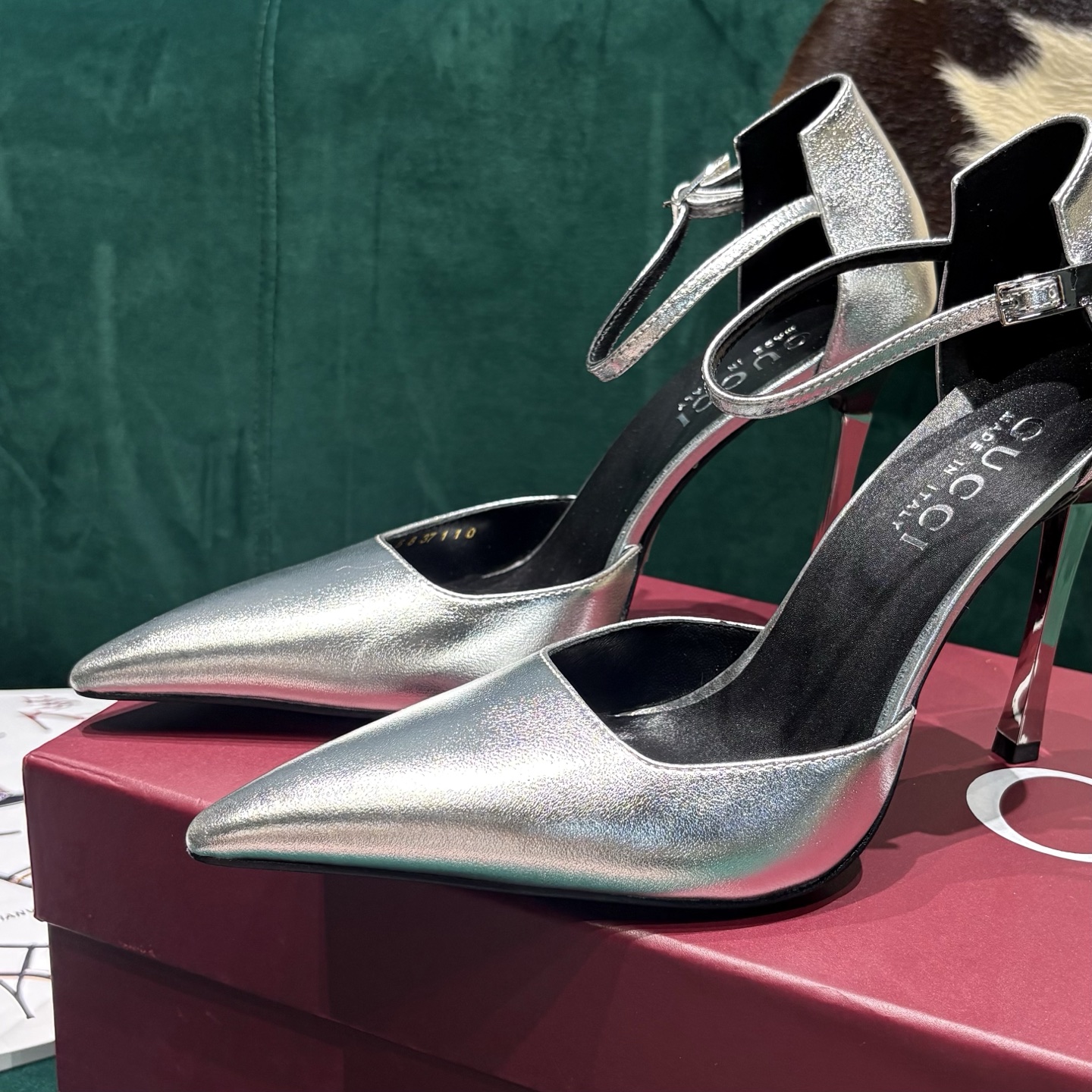 Gucci Style Leather Women's Shoes style reference detail image 8 from source 784666