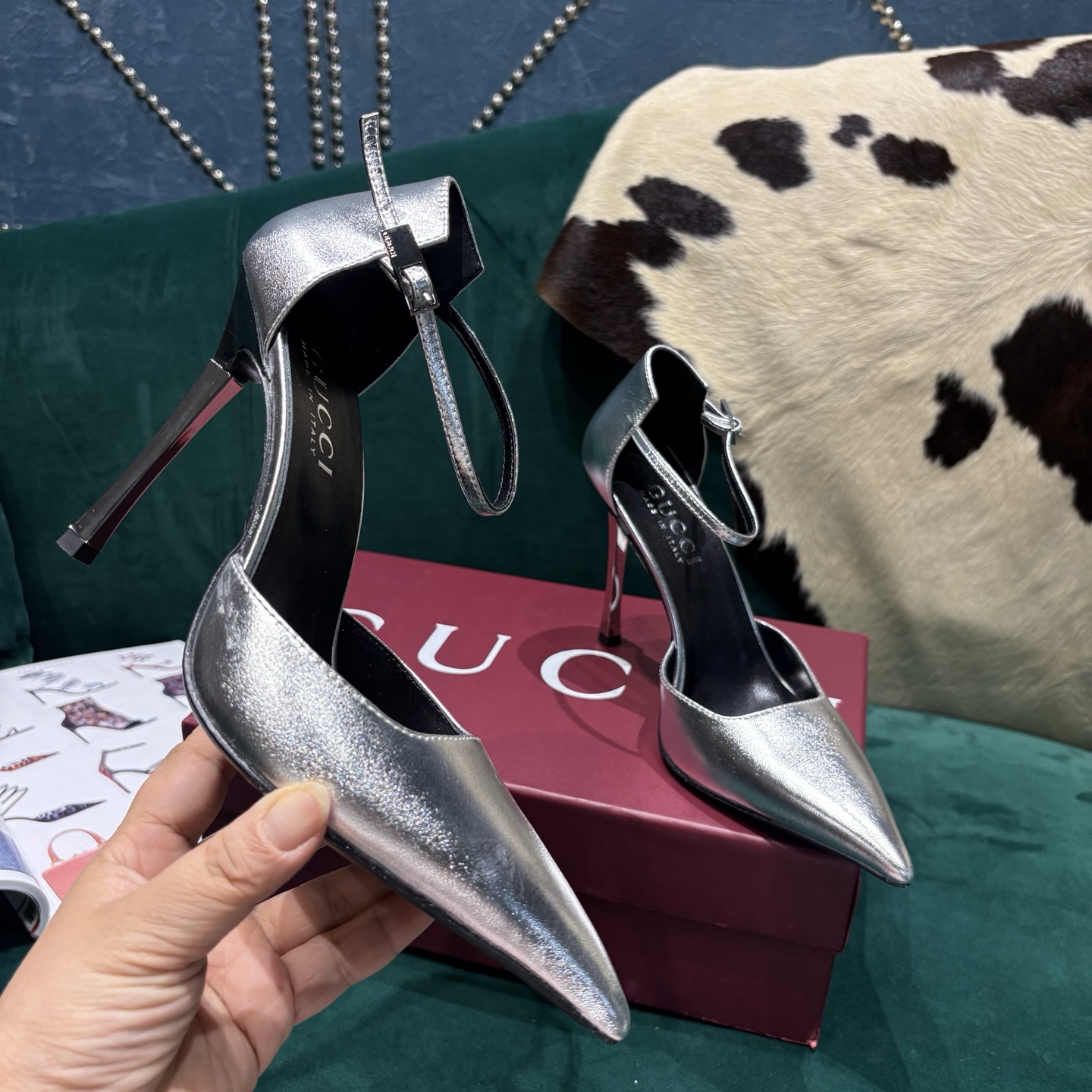 Gucci Style Leather Women's Shoes style reference detail image 4 from source 784666