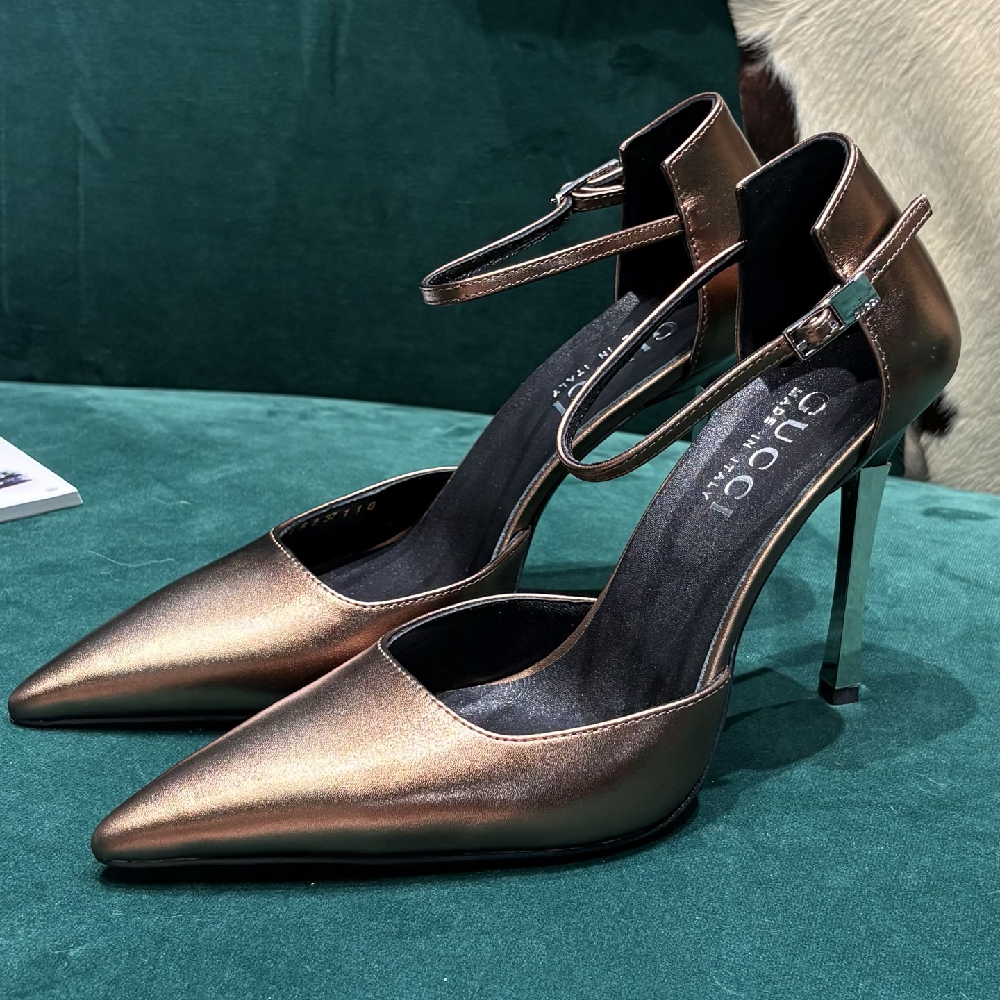 Gucci Style Leather Women's Shoes style reference detail image 9 from source 784667