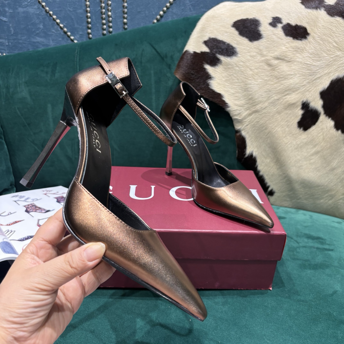 Gucci Style Leather Women's Shoes style reference detail image 5 from source 784667