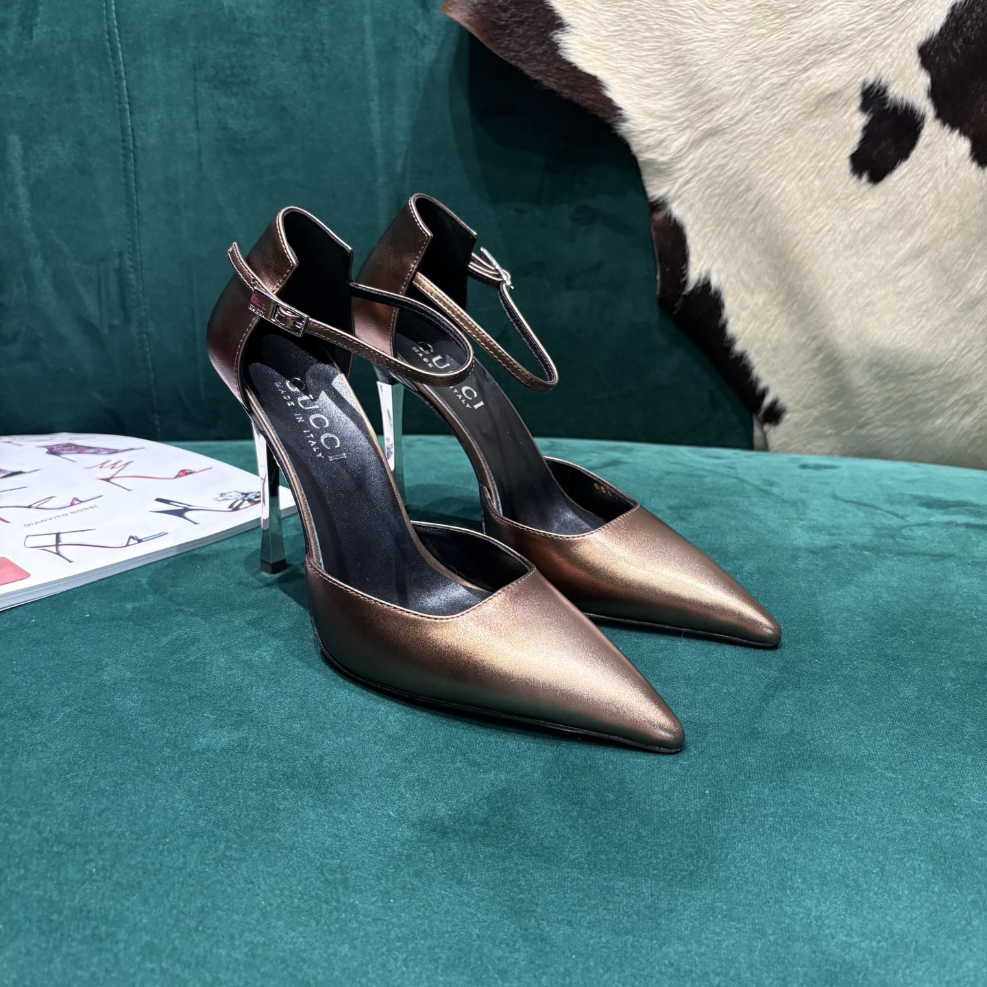 Gucci Style Leather Women's Shoes style reference detail image 3 from source 784667