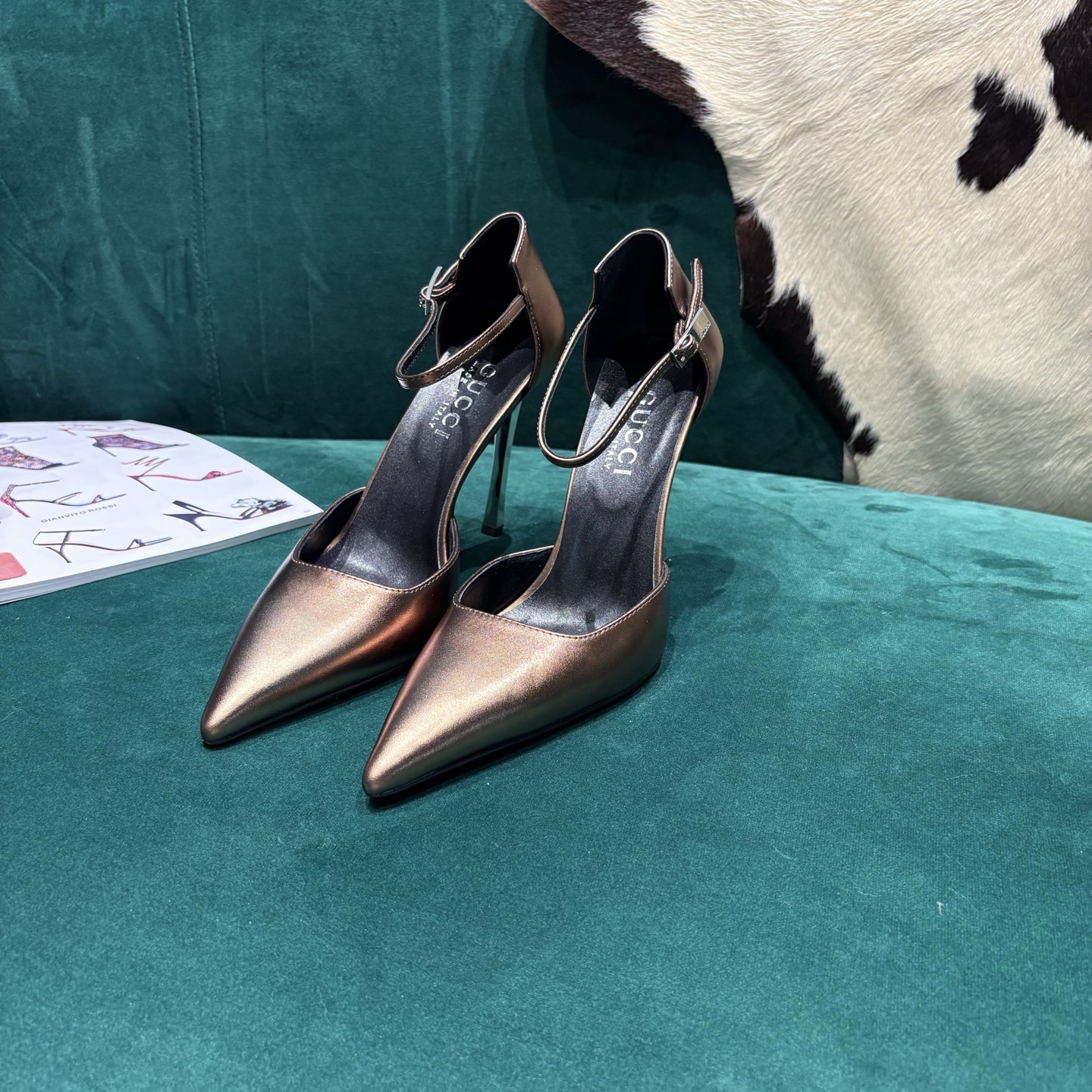 Gucci Style Leather Women's Shoes style reference detail image 1 from source 784667