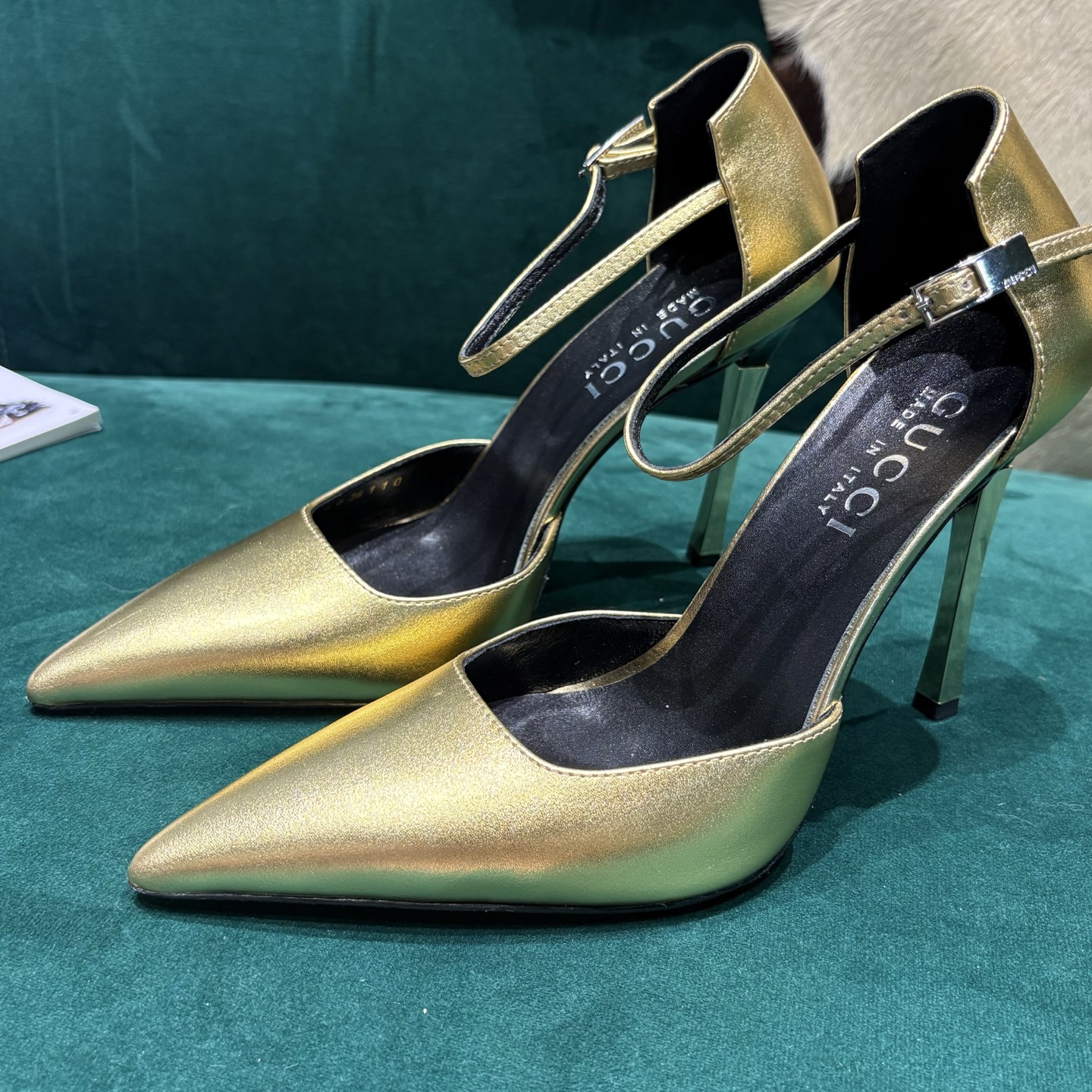 Gucci Style Leather Women's Shoes style reference detail image 9 from source 784668