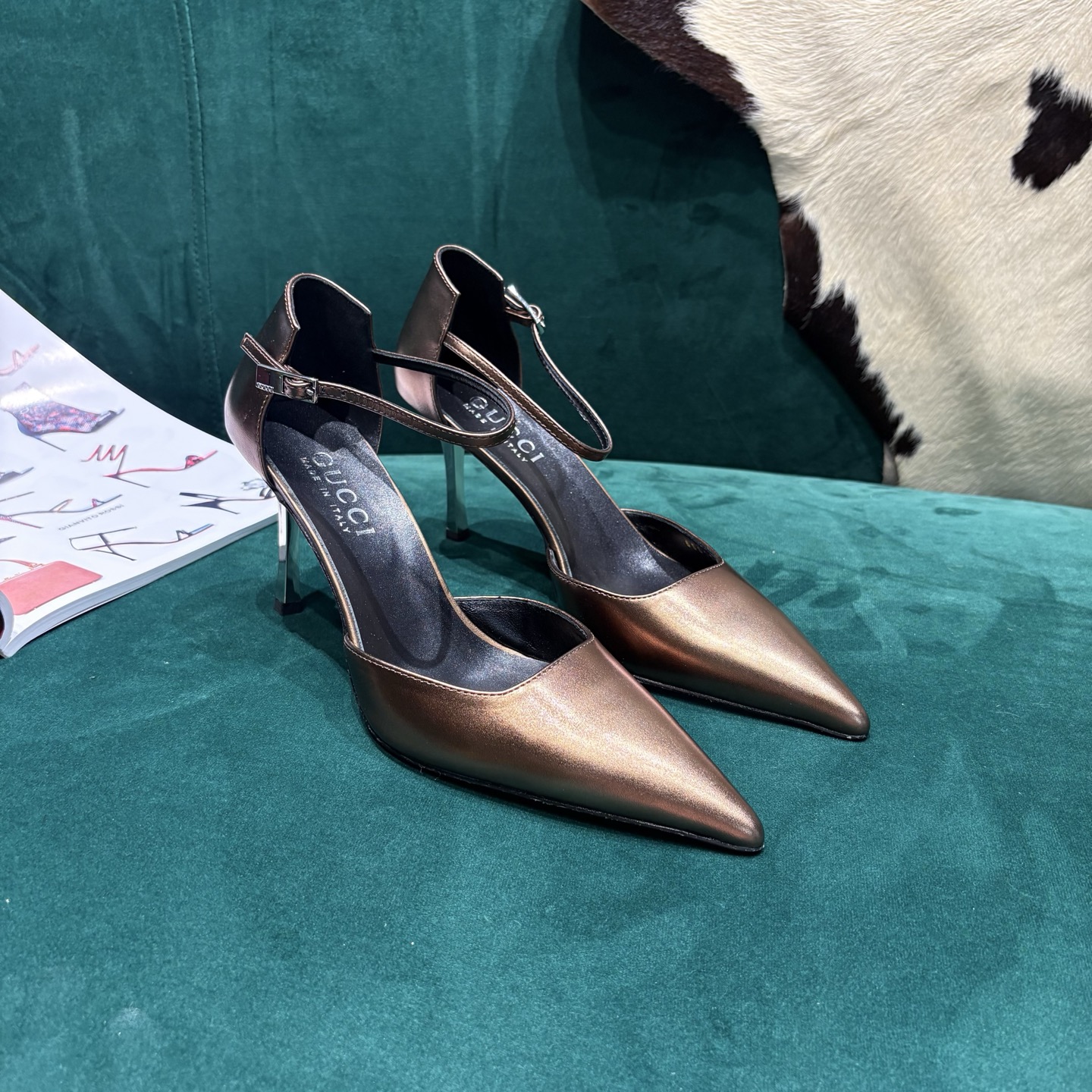 Gucci Style Leather Women's Shoes style reference detail image 2 from source 784669