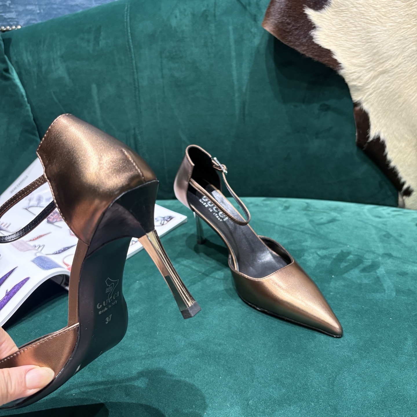 Gucci Style Leather Women's Shoes style reference detail image 6 from source 784669