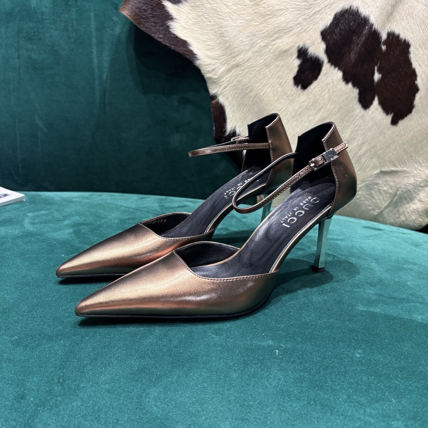 Gucci Style Leather Women's Shoes style reference detail image 9 from source 784669