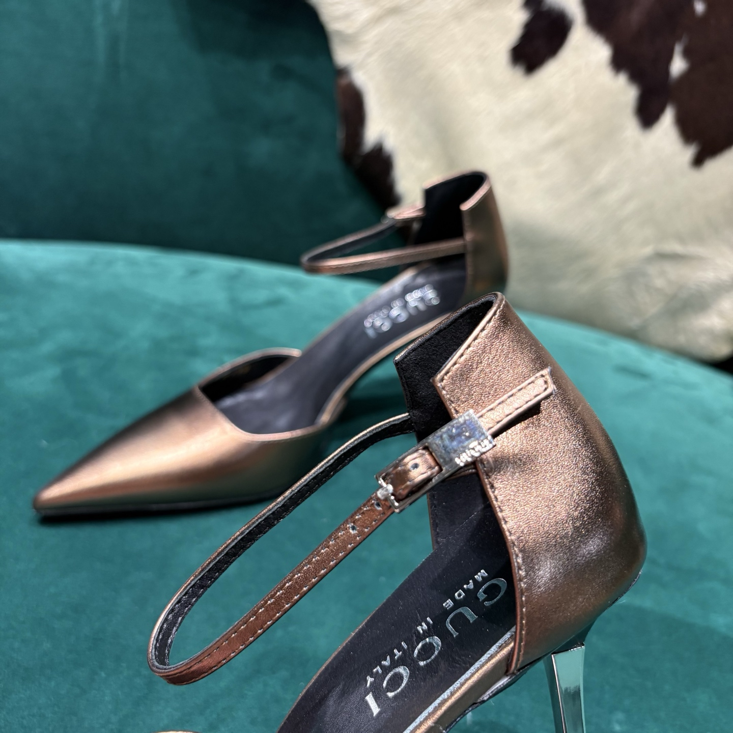 Gucci Style Leather Women's Shoes style reference detail image 8 from source 784669