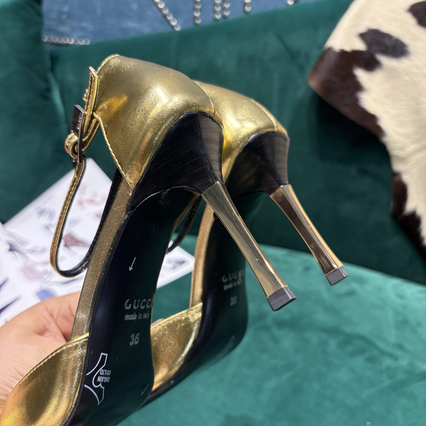 Gucci Style Leather Women's Shoes style reference detail image 8 from source 784670