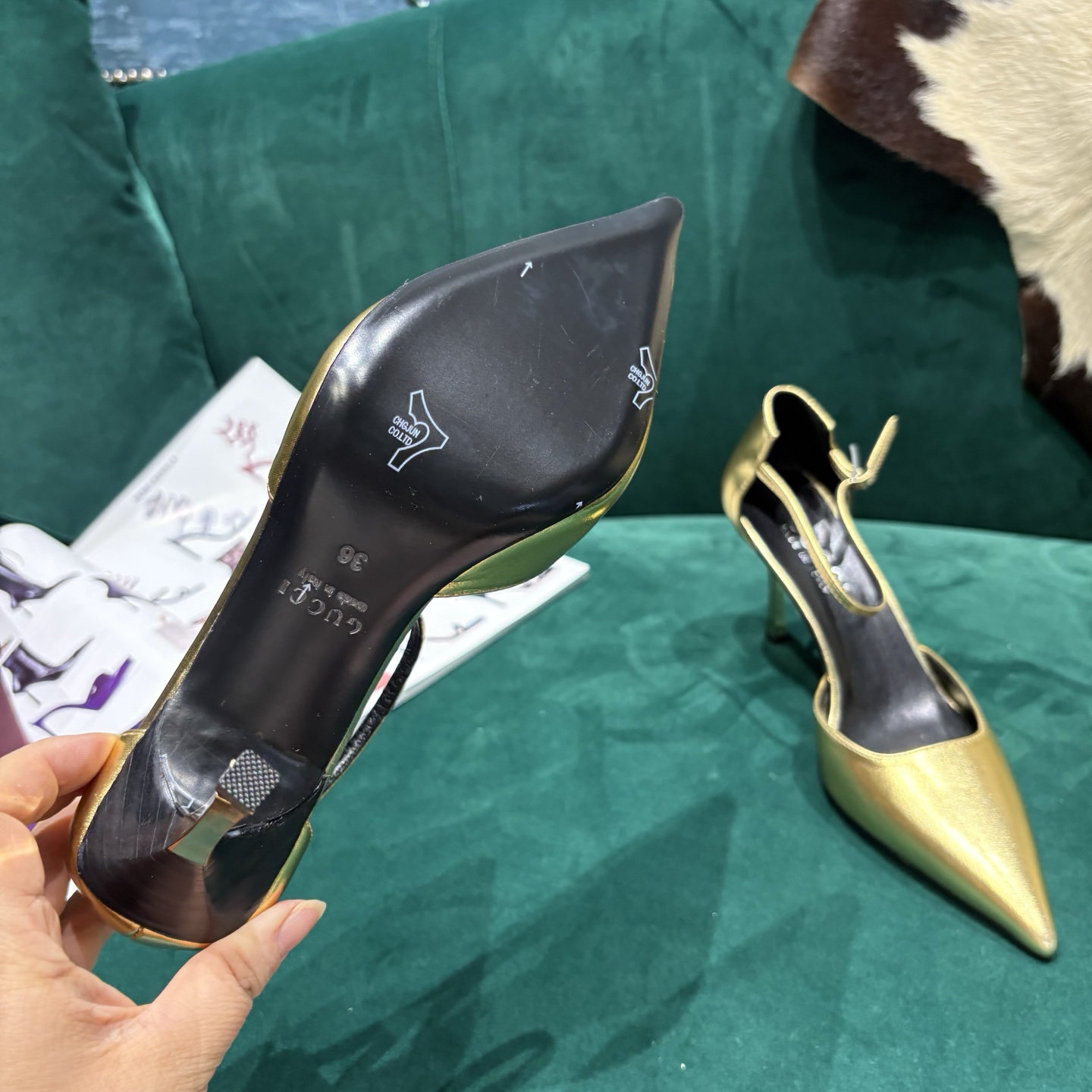 Gucci Style Leather Women's Shoes style reference detail image 5 from source 784670