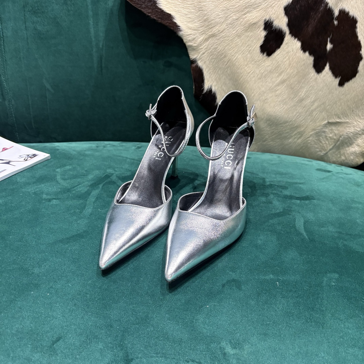 Gucci Style Leather Women's Shoes style reference detail image 1 from source 784671
