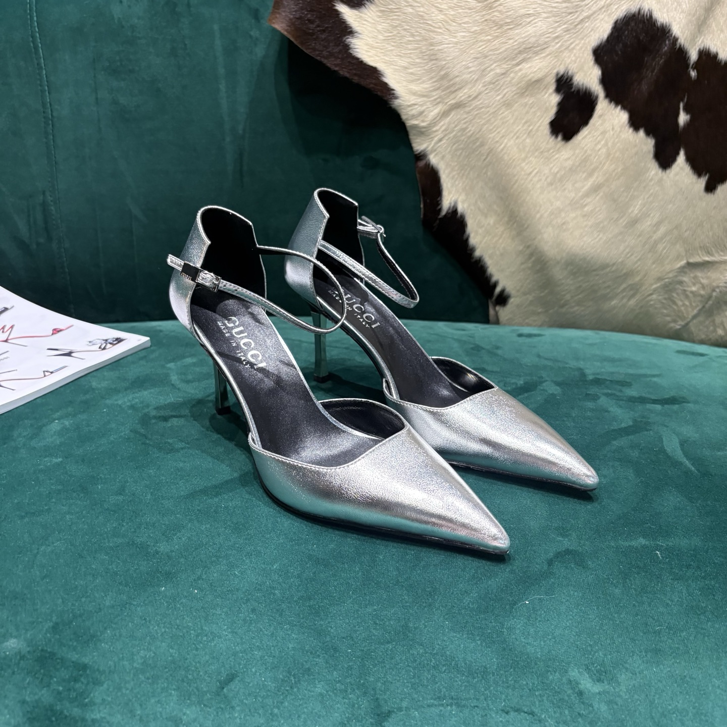 Gucci Style Leather Women's Shoes style reference detail image 2 from source 784671
