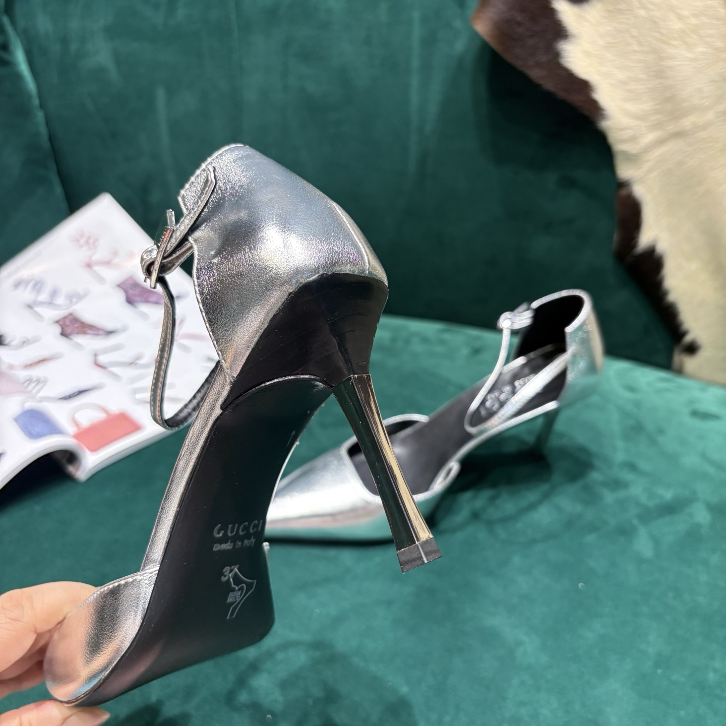 Gucci Style Leather Women's Shoes style reference detail image 5 from source 784671