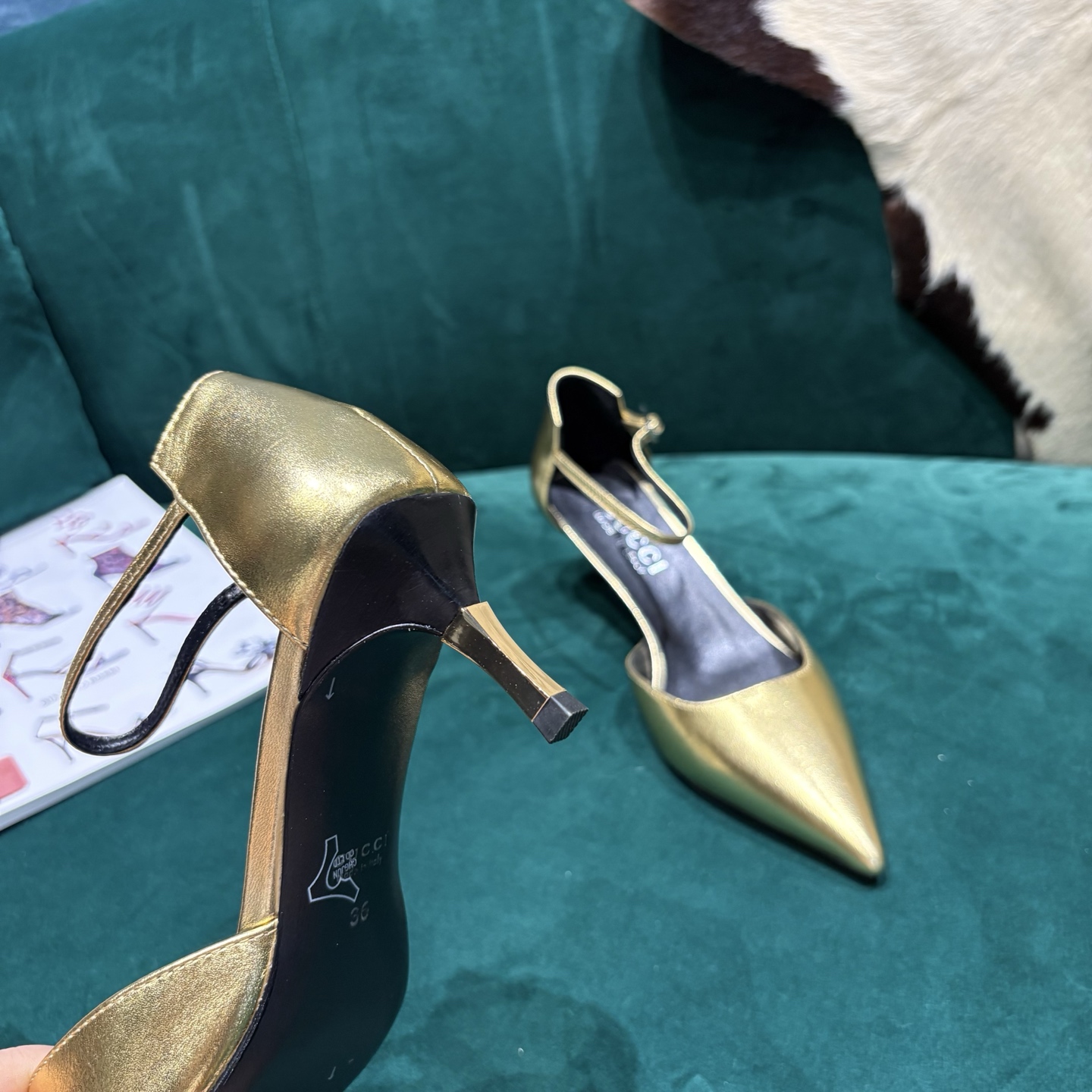 Gucci Style Leather Women's Shoes style reference detail image 6 from source 784672