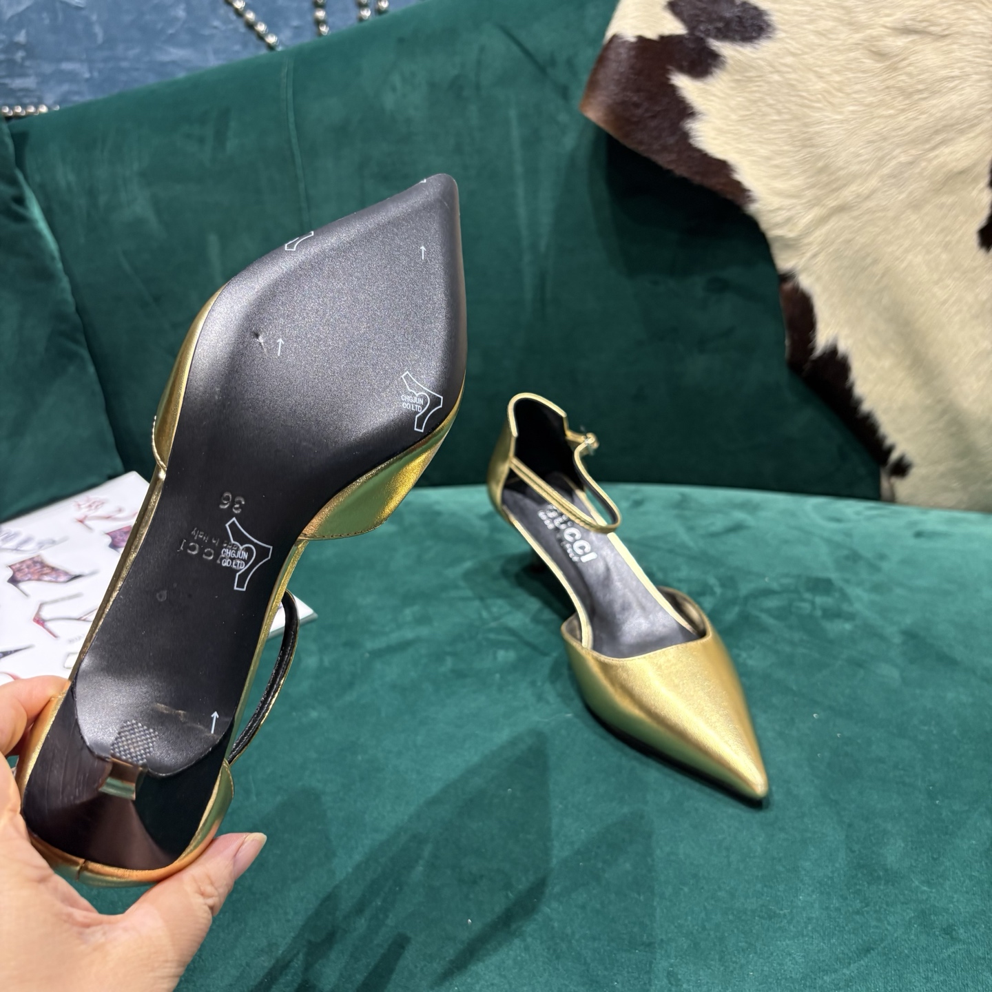 Gucci Style Leather Women's Shoes style reference detail image 5 from source 784672