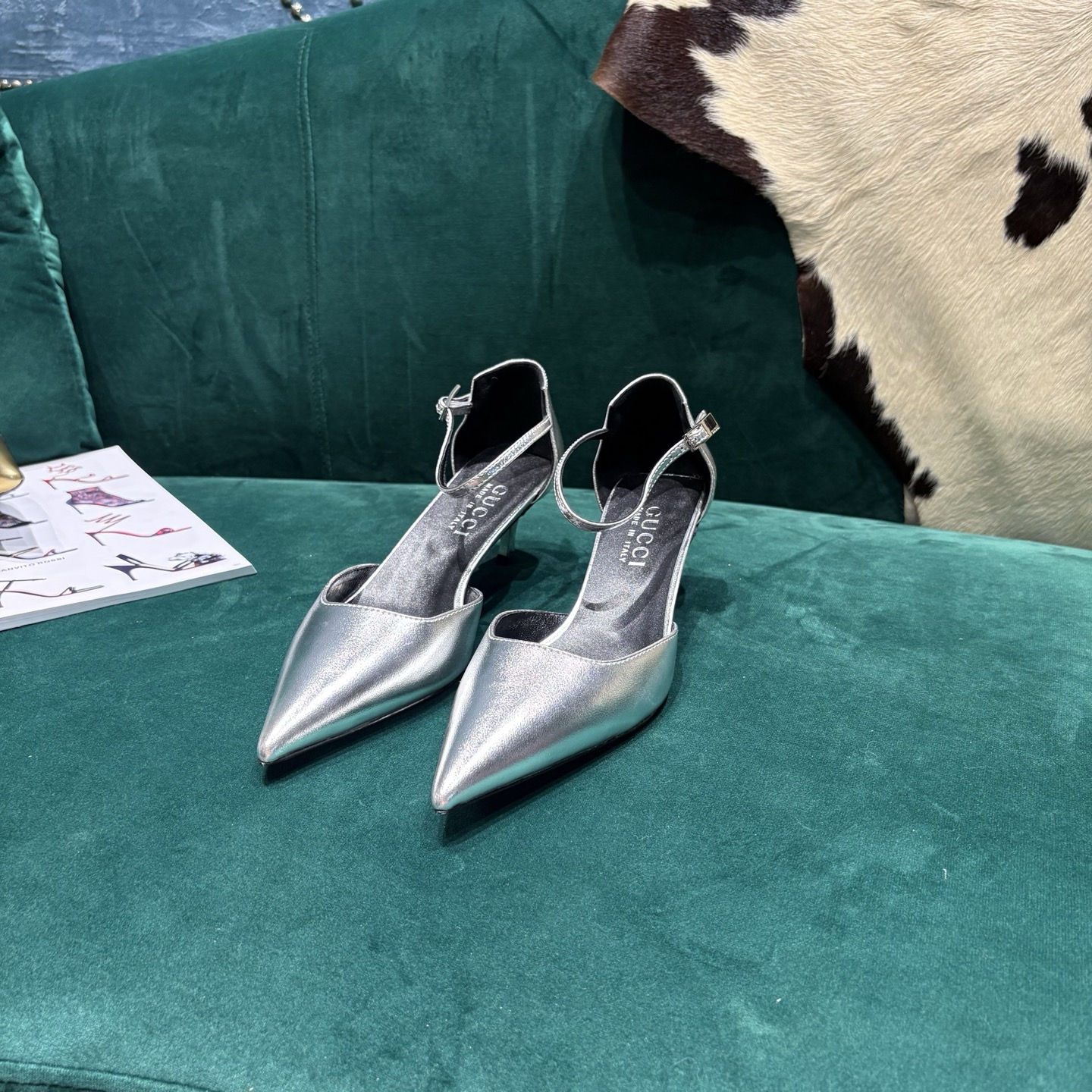 Gucci Style Leather Women's Shoes style reference detail image 1 from source 784673