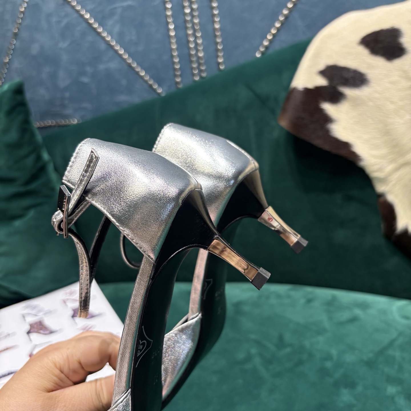 Gucci Style Leather Women's Shoes style reference detail image 7 from source 784673