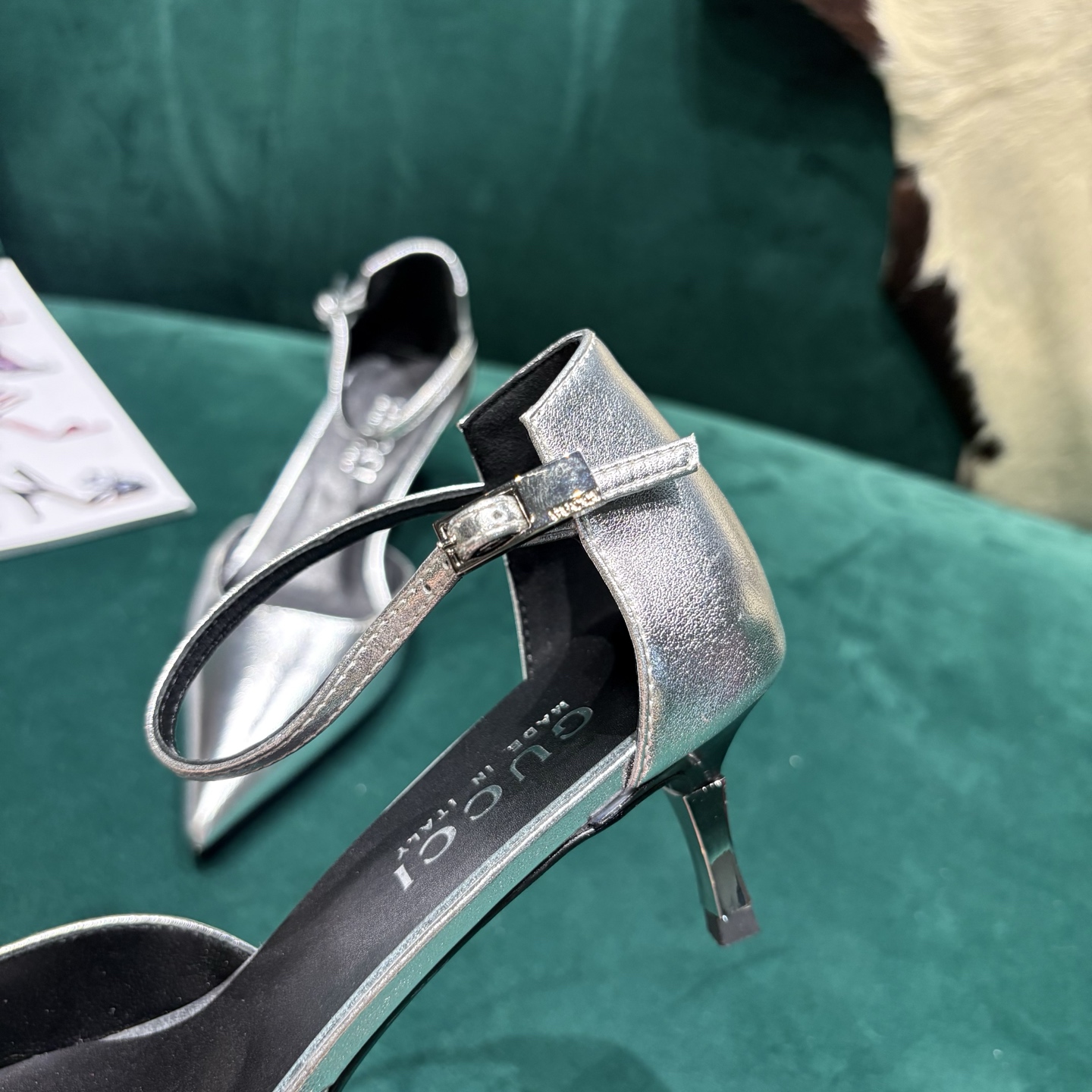 Gucci Style Leather Women's Shoes style reference detail image 5 from source 784673