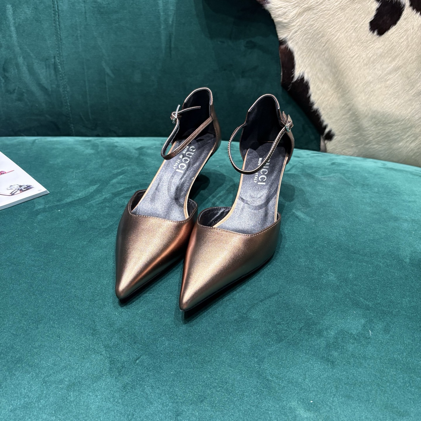 Gucci Style Leather Women's Shoes style reference detail image 1 from source 784674