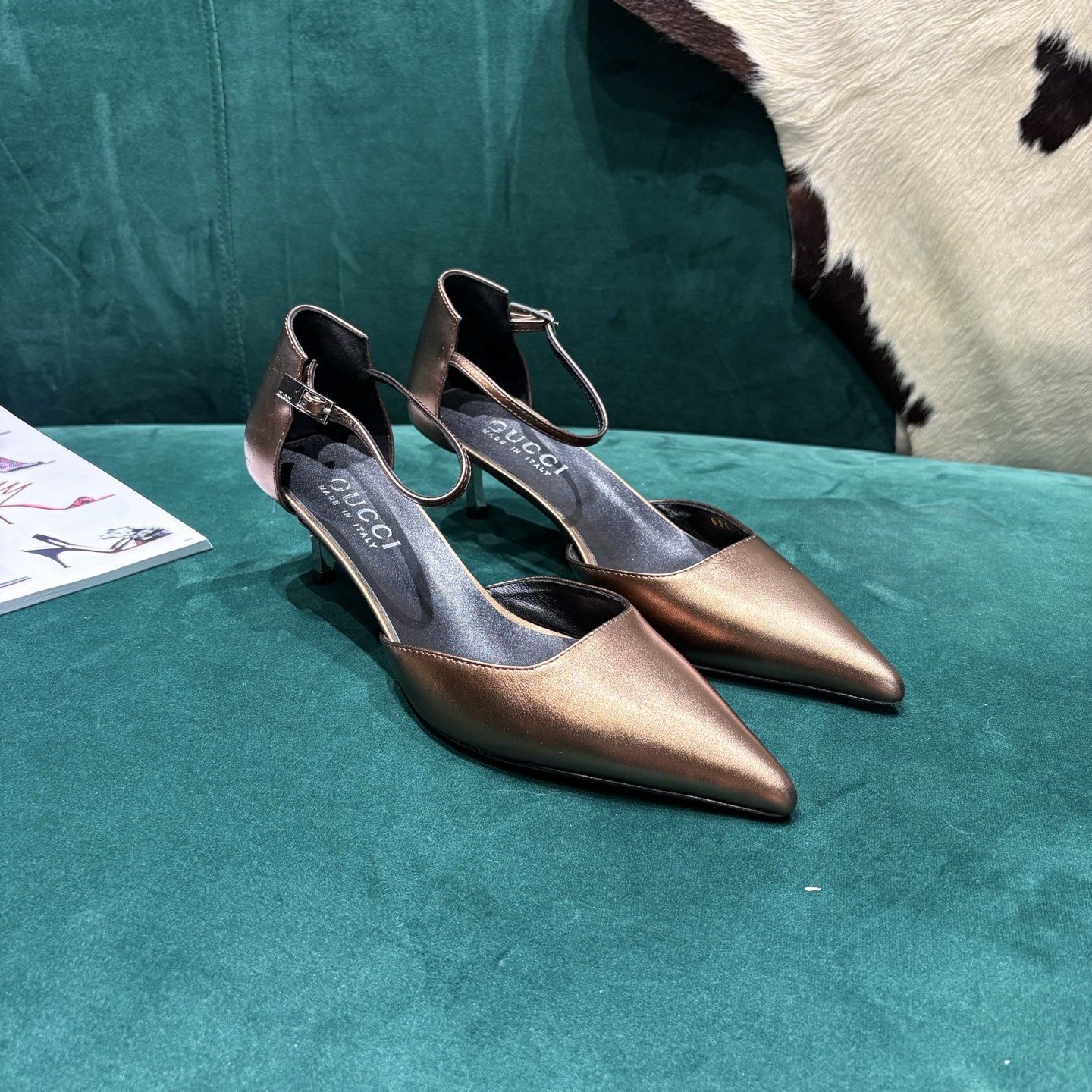 Gucci Style Leather Women's Shoes style reference detail image 2 from source 784674