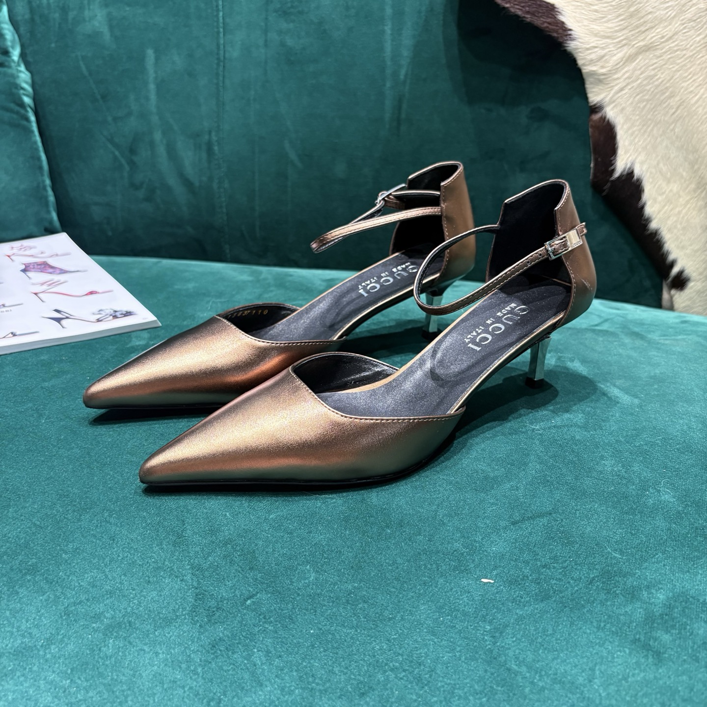 Gucci Style Leather Women's Shoes style reference detail image 3 from source 784674
