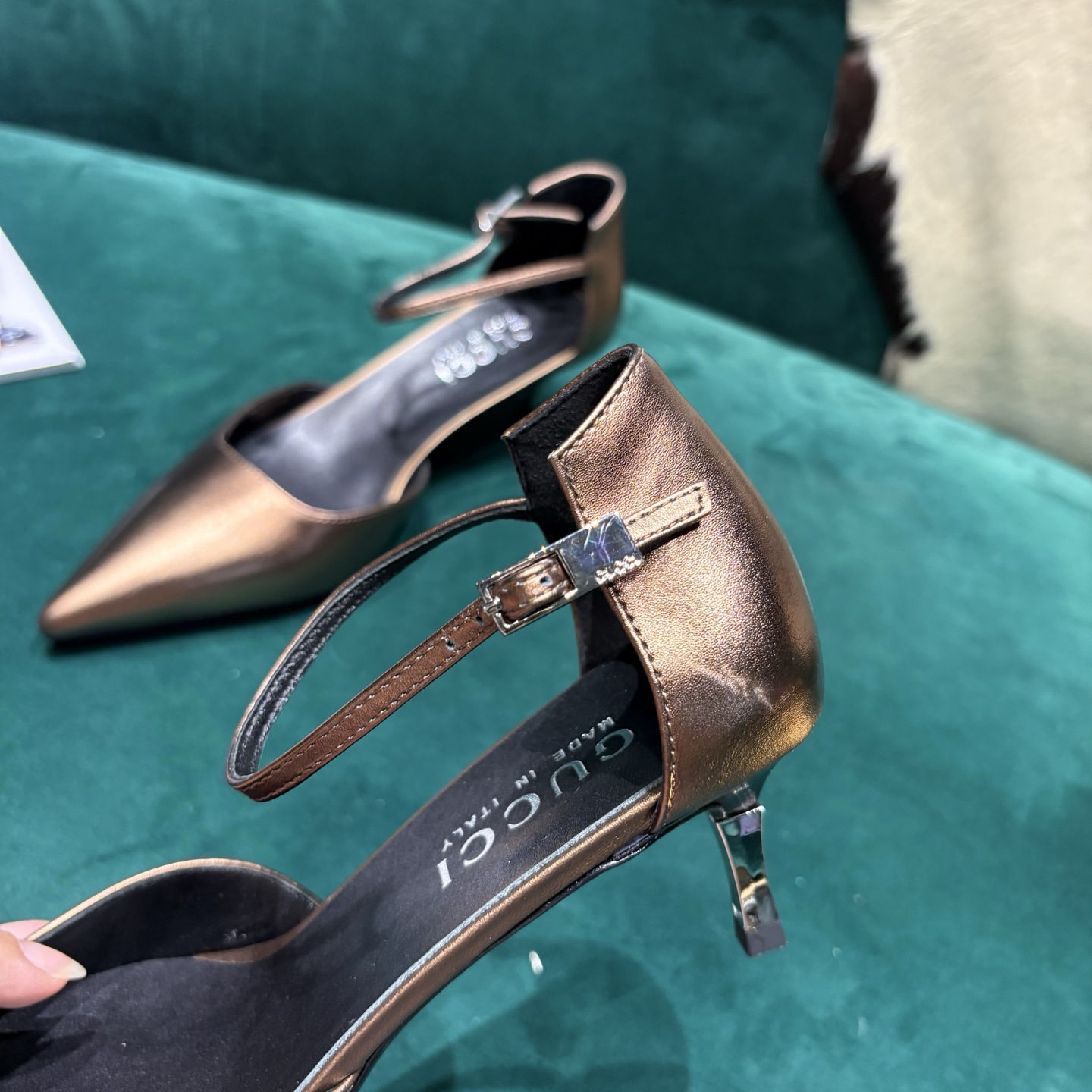 Gucci Style Leather Women's Shoes style reference detail image 9 from source 784674