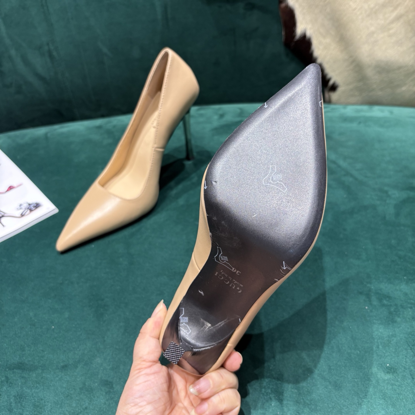 Gucci Style Leather Women's Shoes style reference detail image 5 from source 784675