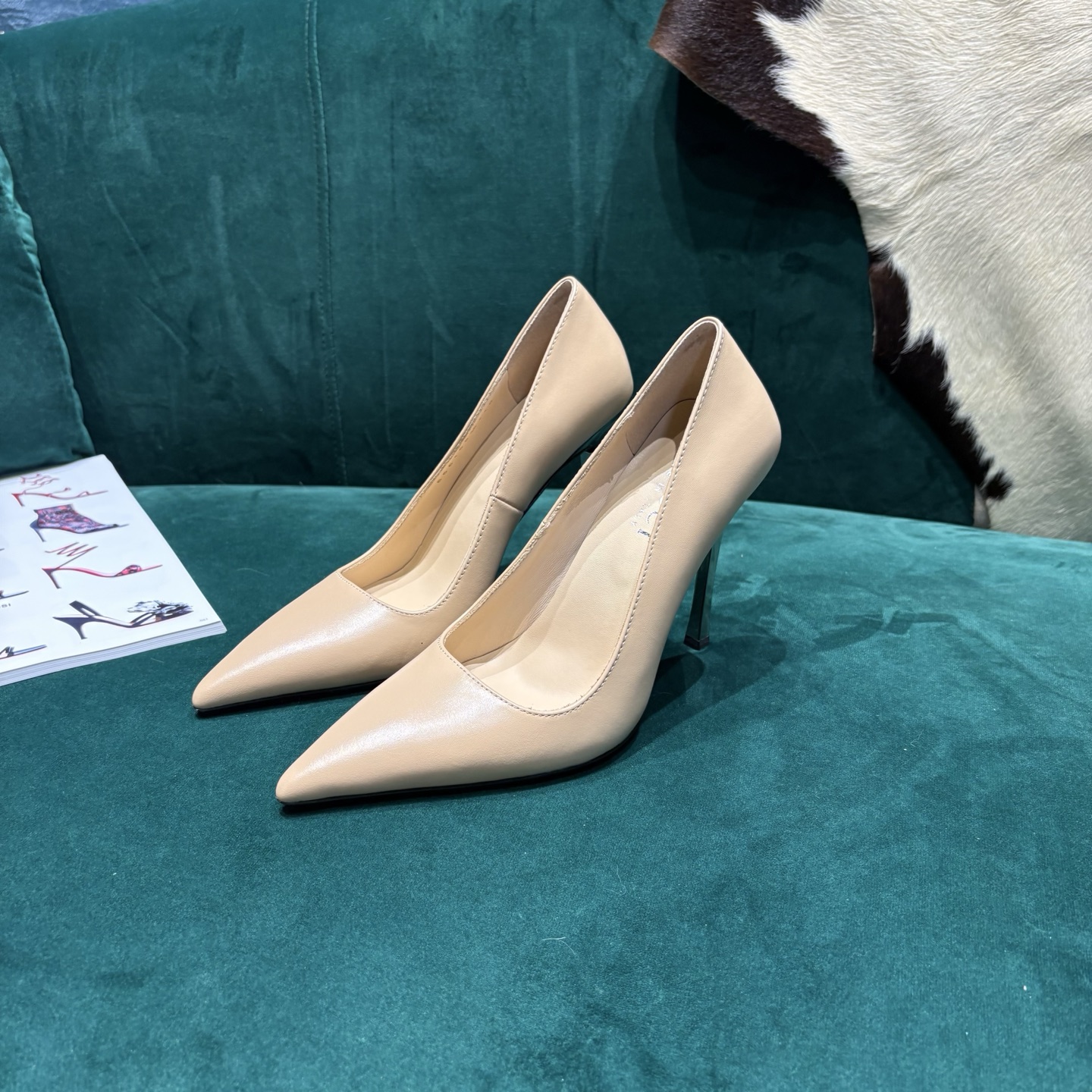 Gucci Style Leather Women's Shoes style reference detail image 3 from source 784675