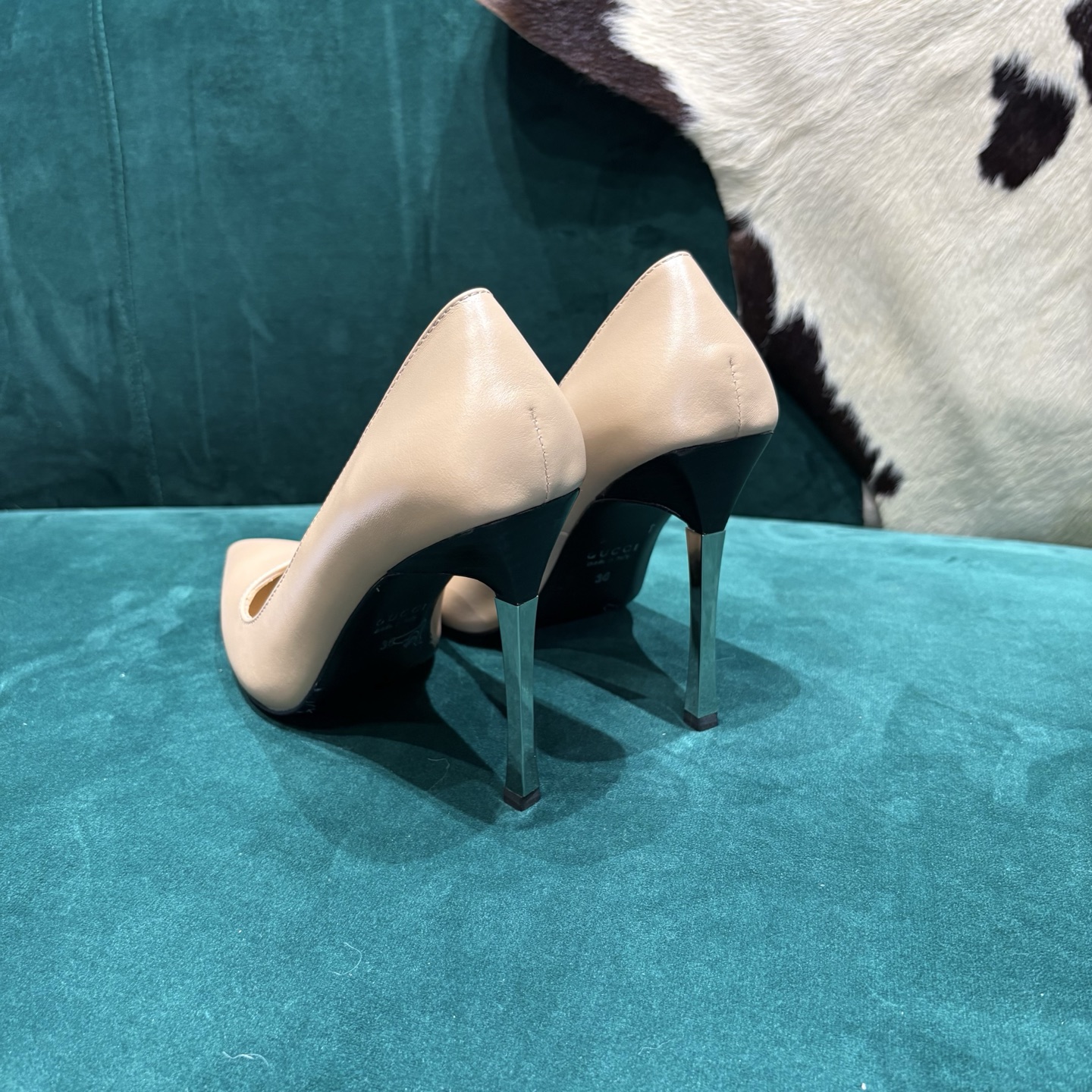 Gucci Style Leather Women's Shoes style reference detail image 8 from source 784675