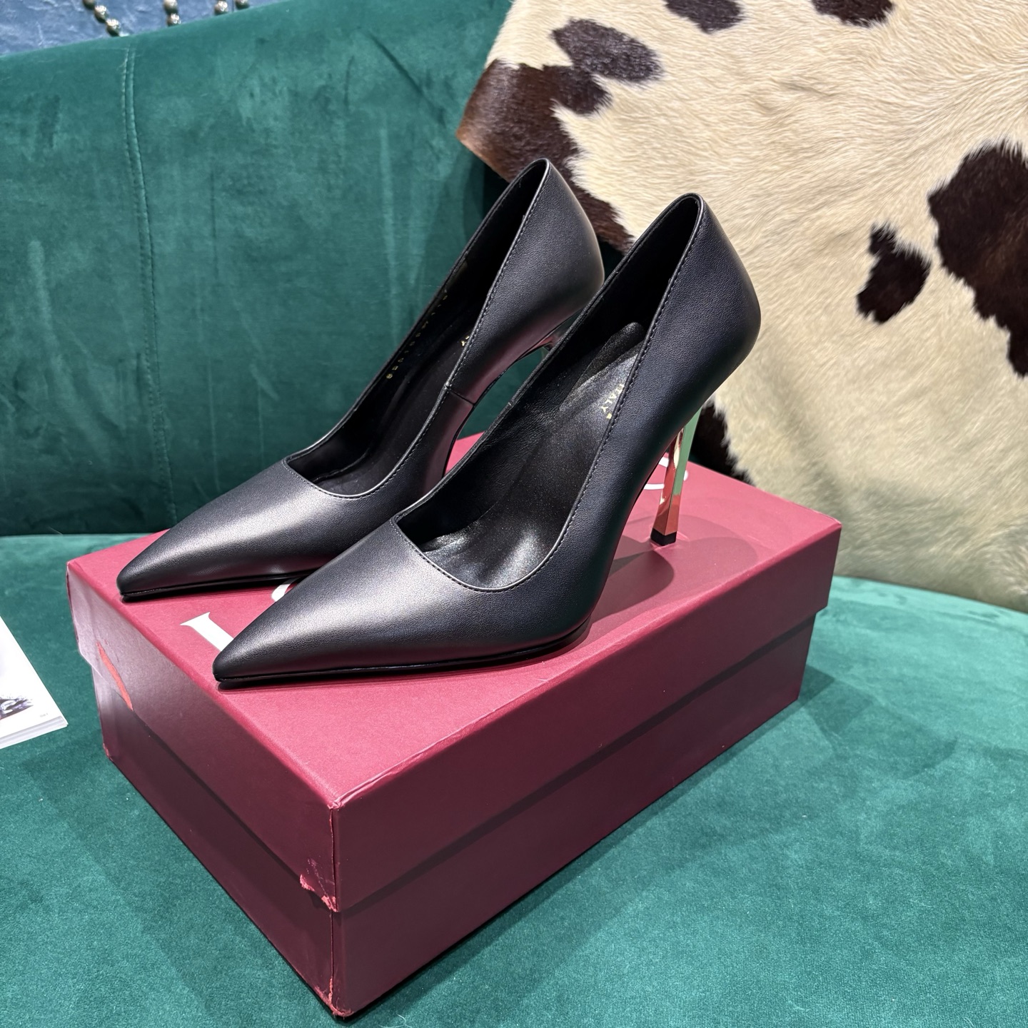 Gucci Style Leather Women's Shoes style reference detail image 3 from source 784676